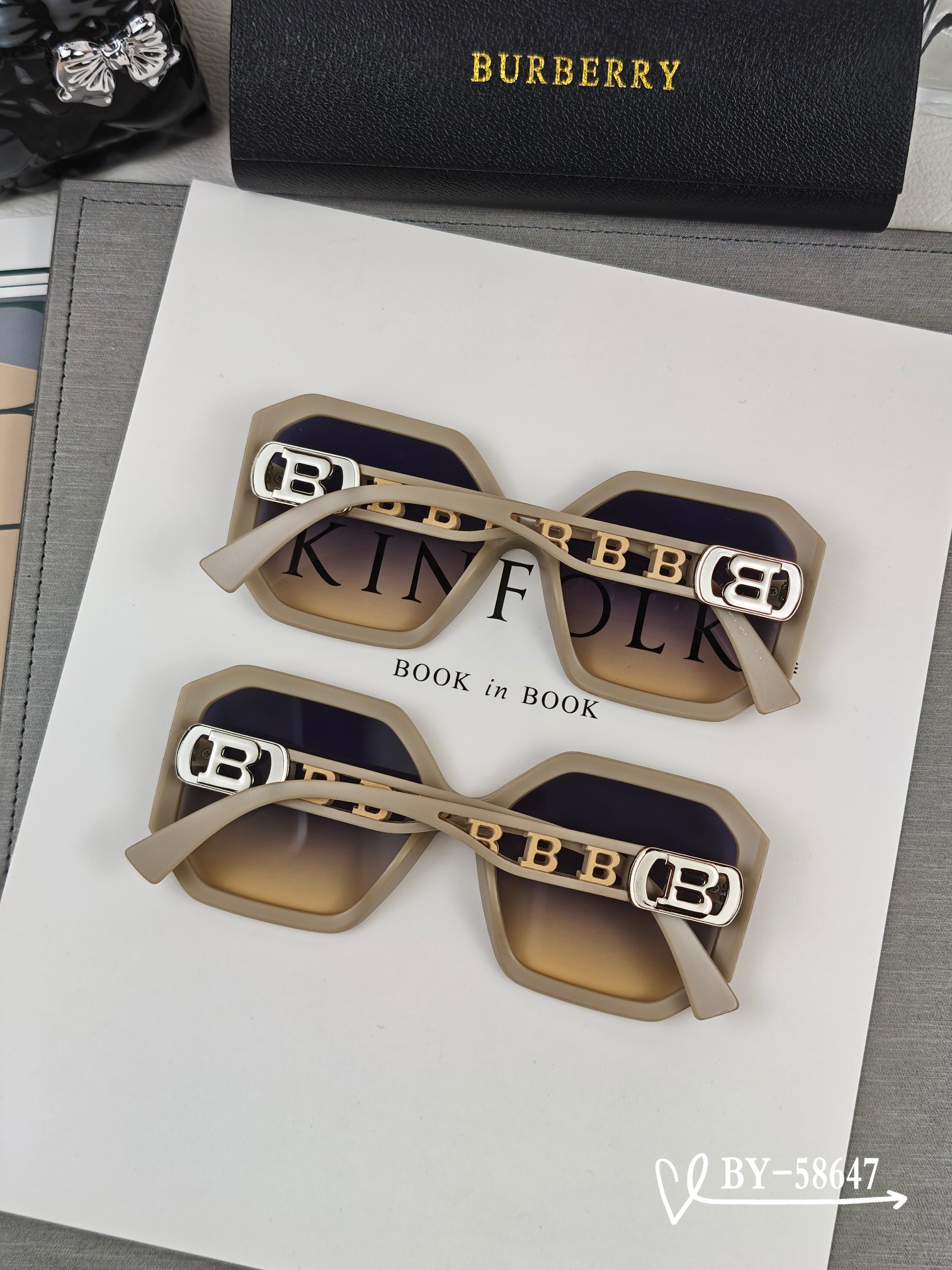    👓.【Burberry-巴宝莉】
         🕶.【宝丽来树脂偏光镜片】
         