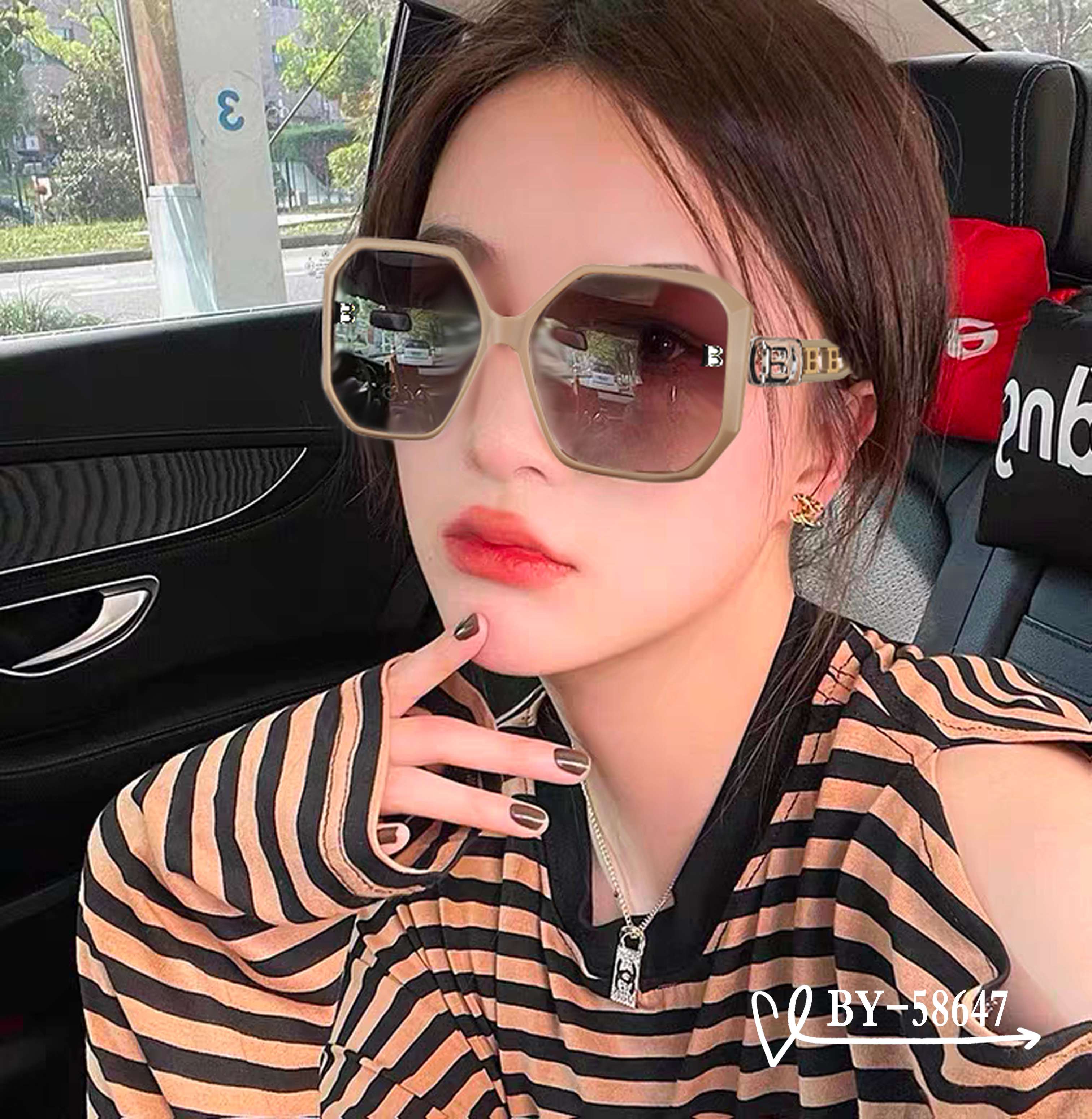    👓.【Burberry-巴宝莉】
         🕶.【宝丽来树脂偏光镜片】
         