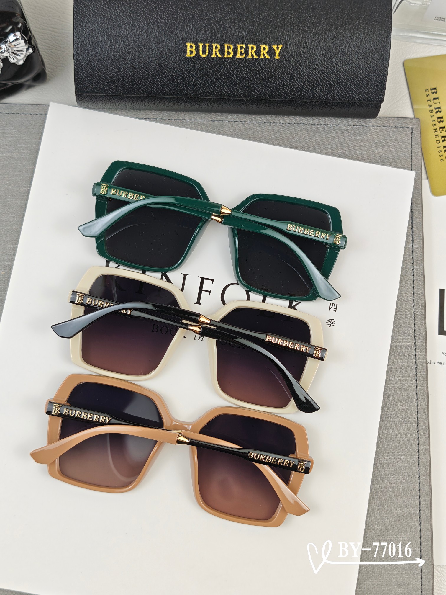    👓.【Burberry-巴宝莉】
         🕶.【宝丽来树脂偏光镜片】
         
