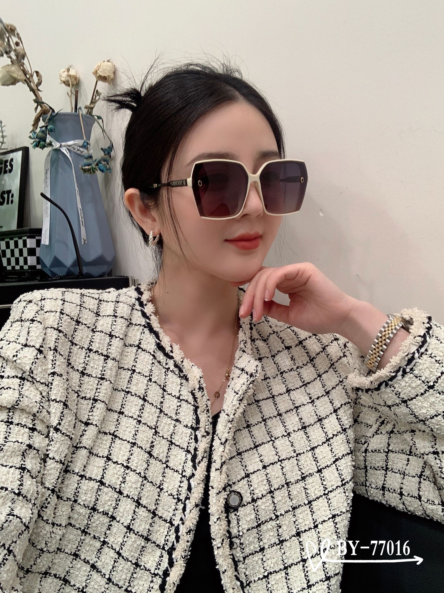    👓.【Burberry-巴宝莉】
         🕶.【宝丽来树脂偏光镜片】
         