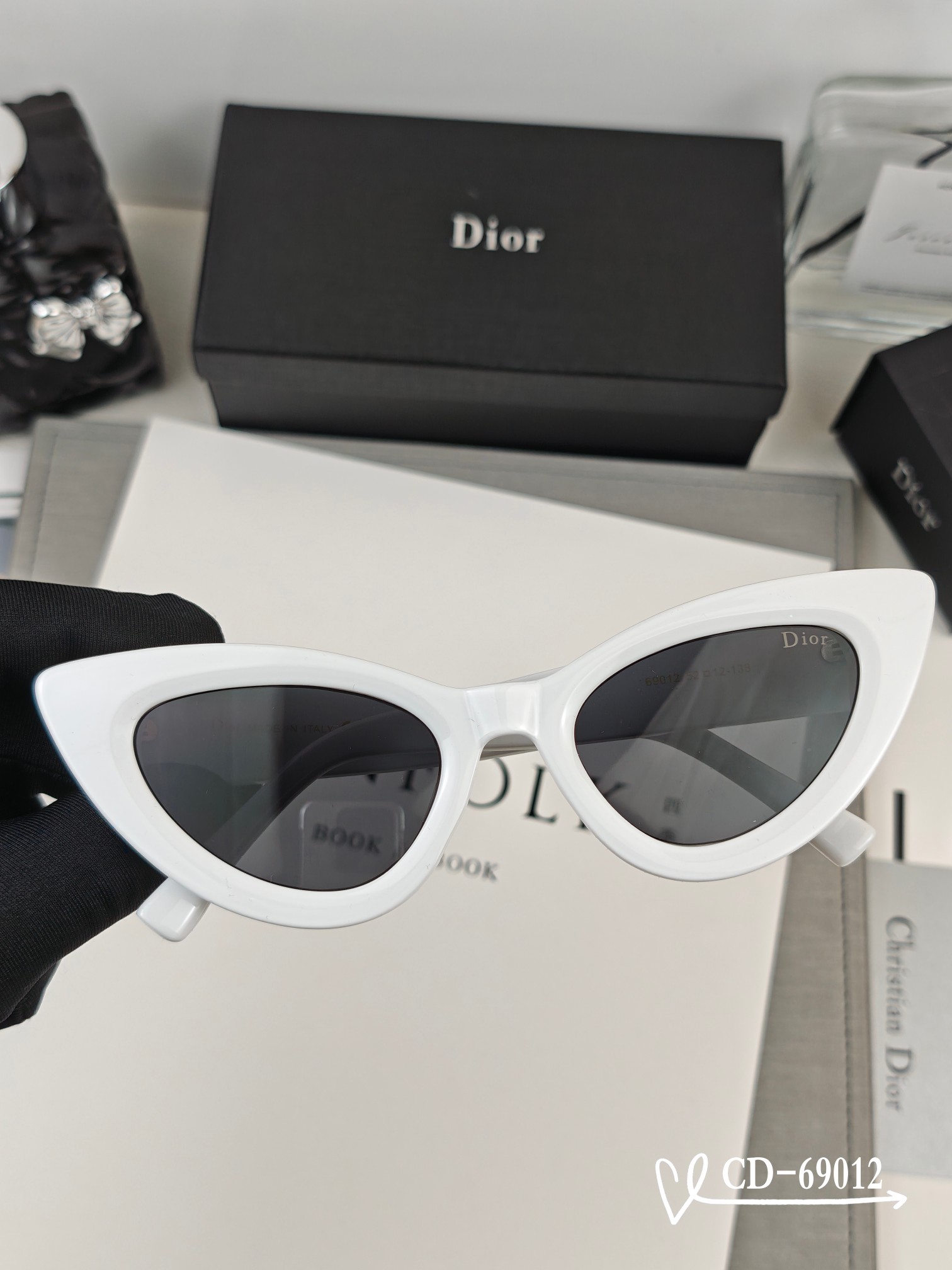    👓.【法国迪奥-DIOR】
         🕶️.【宝丽来树脂偏光镜片】
         ⭐️