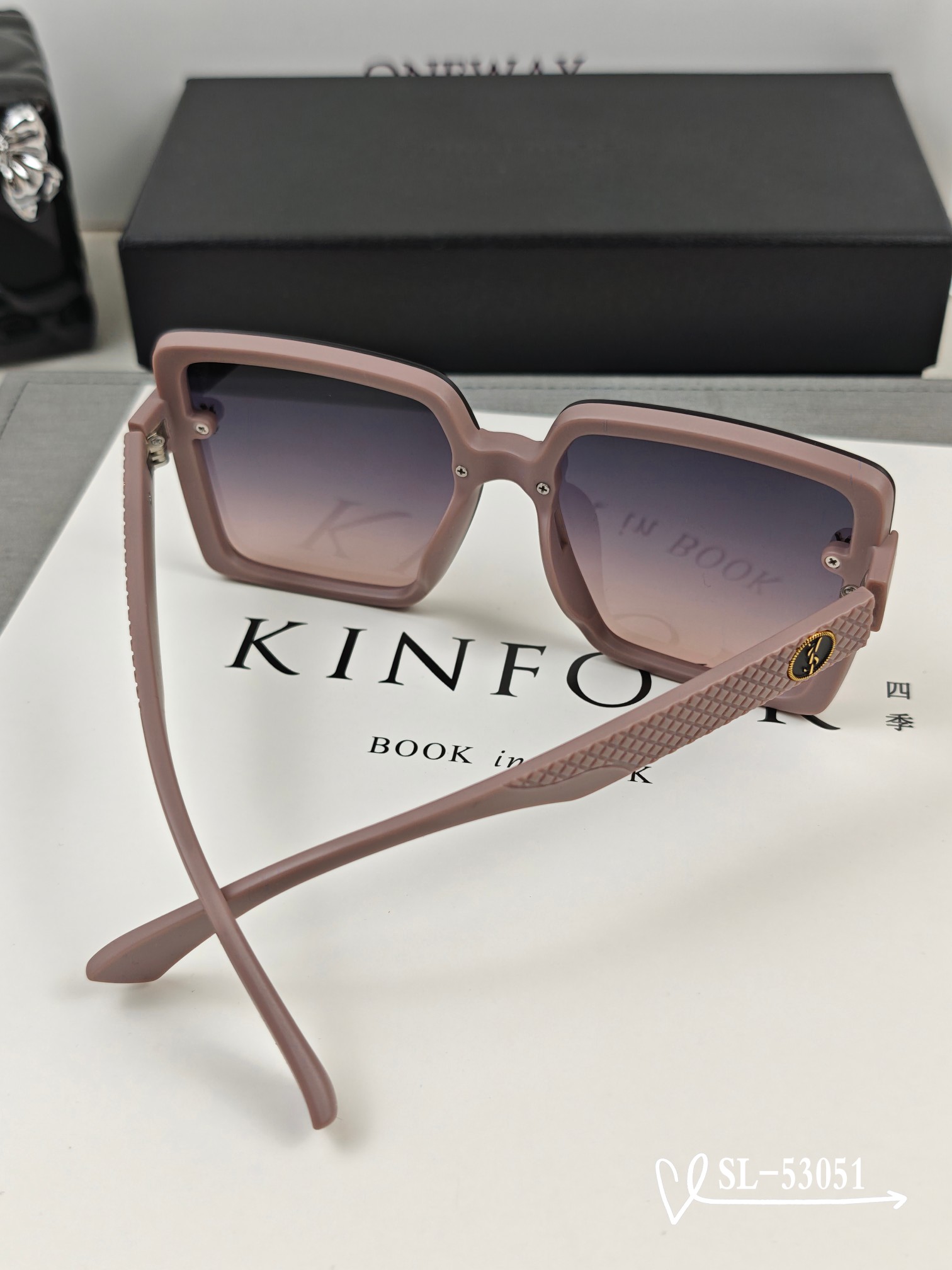   👓.【圣罗兰-ysl】
         🕶.【宝丽来树脂高清镜片】
         ⭐️ .【T