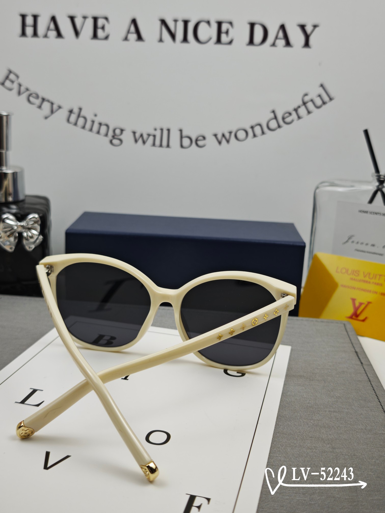  👓.【路易威登-LV】
         🕶.【宝丽来树脂镜片】
         ⭐️.【TR镜架