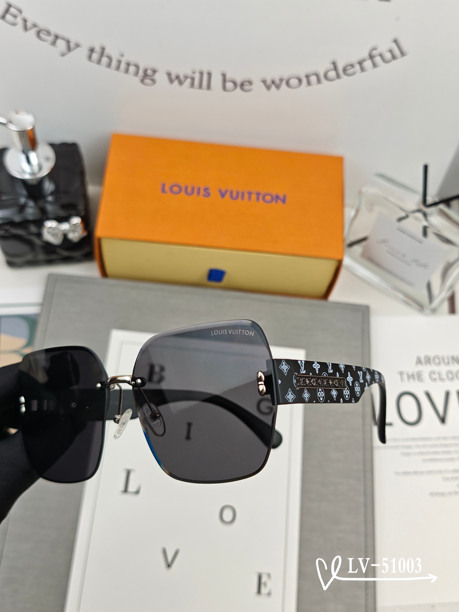  👓.【路易威登-LV】
         🕶.【宝丽来树脂镜片】
         ⭐️.【TR镜架