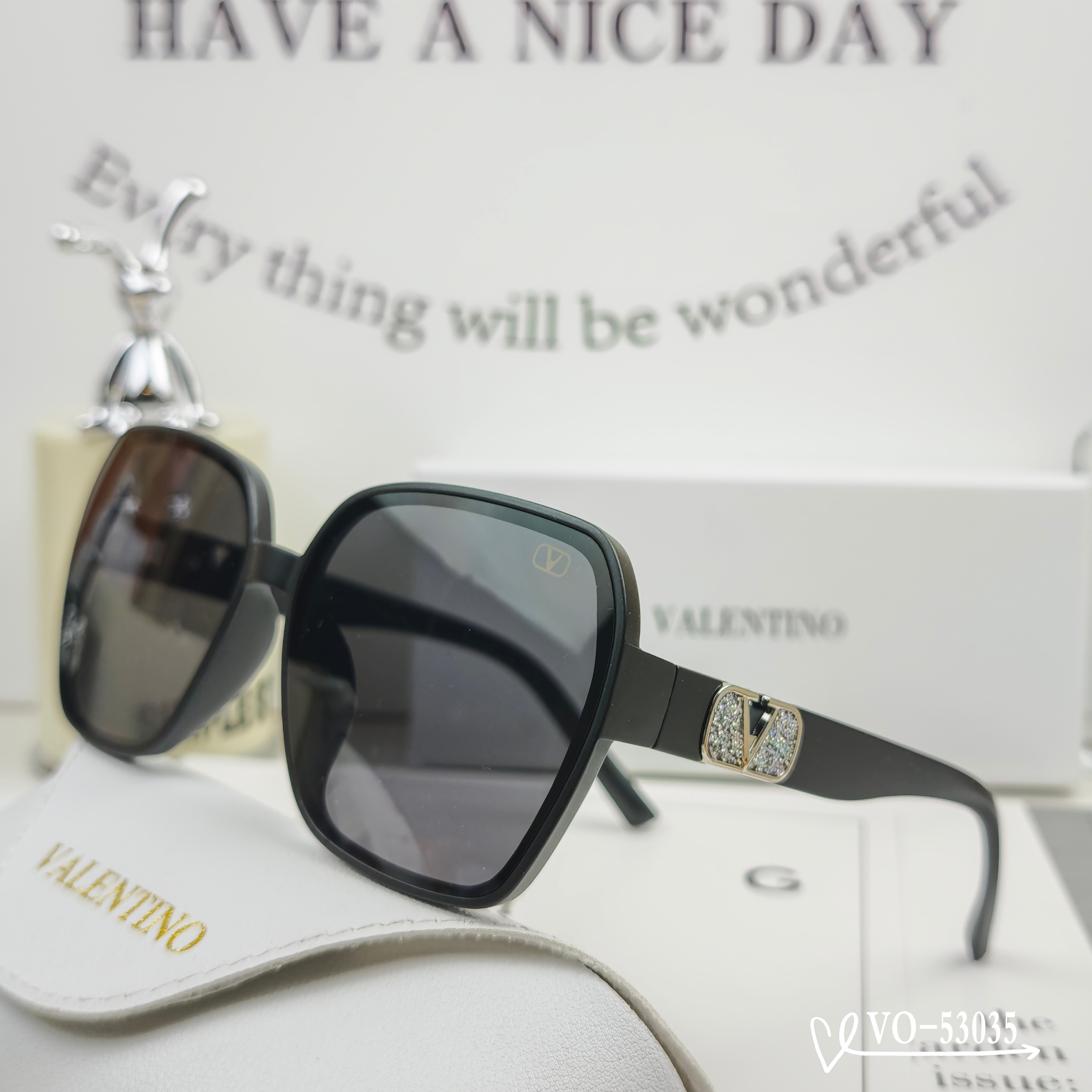   👓.【VALENTINO-华伦天奴】
         🕶.【宝丽来树脂镜片】
         ⭐