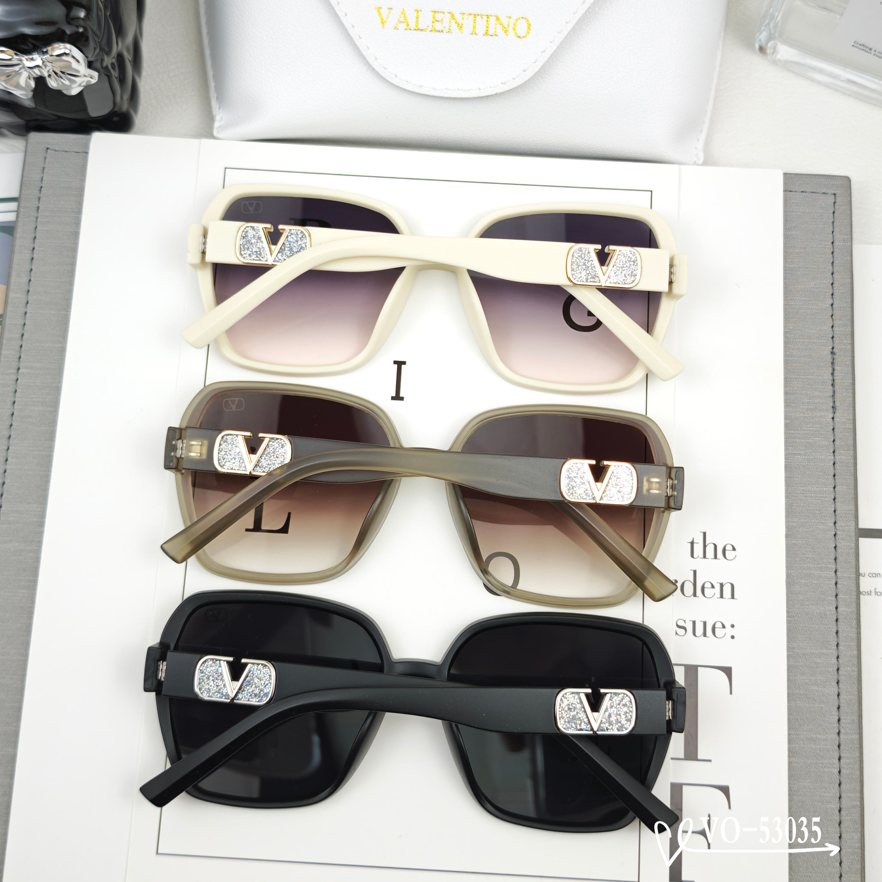   👓.【VALENTINO-华伦天奴】
         🕶.【宝丽来树脂镜片】
         ⭐