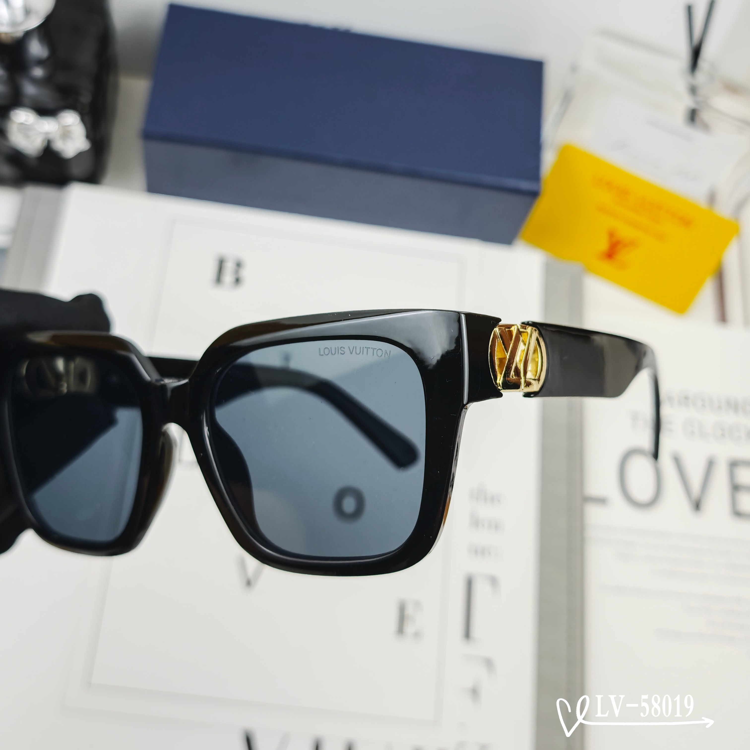   👓.【路易威登-LV】
         🕶.【宝丽来树脂镜片】
         ⭐️.【TR镜架