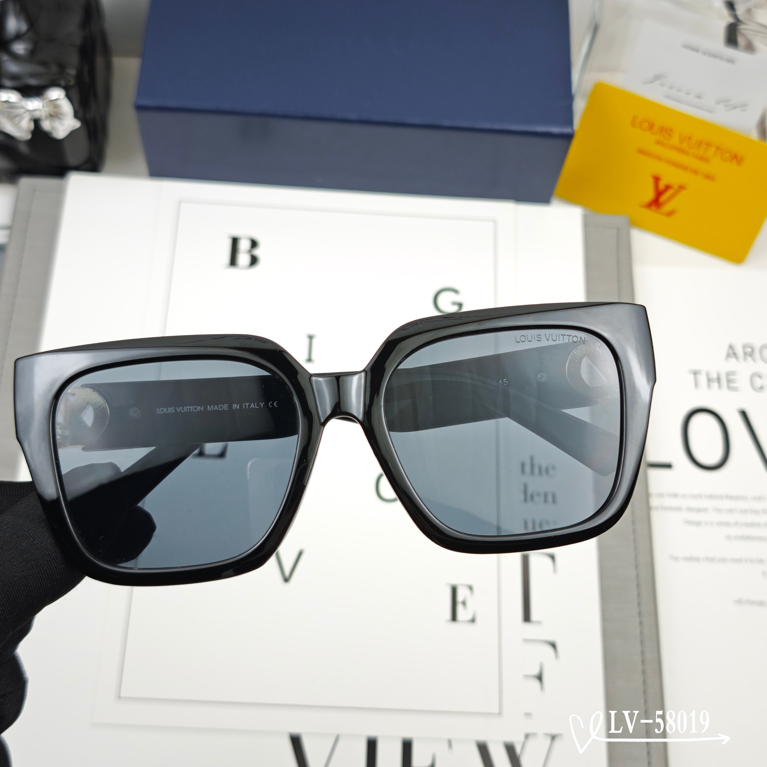   👓.【路易威登-LV】
         🕶.【宝丽来树脂镜片】
         ⭐️.【TR镜架
