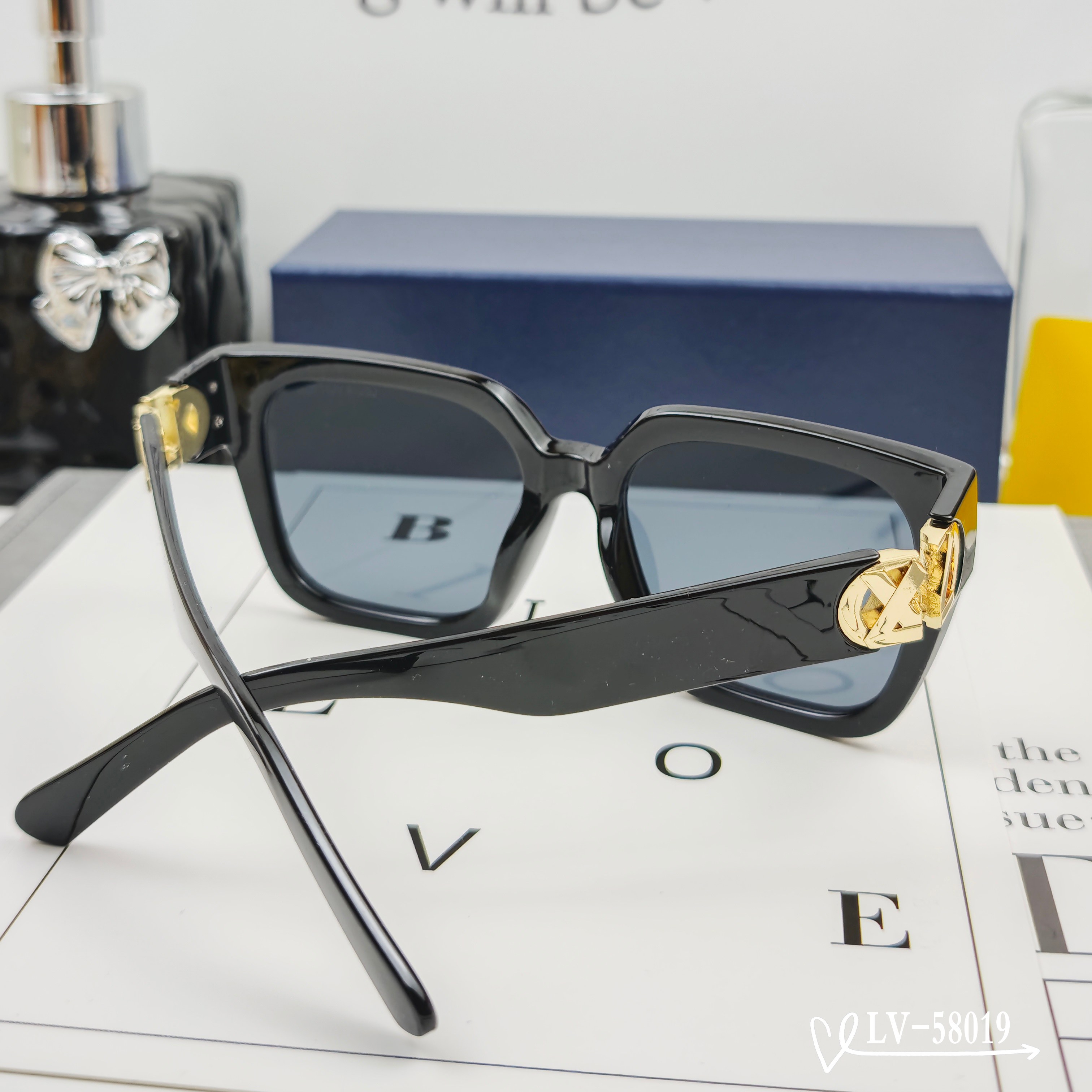   👓.【路易威登-LV】
         🕶.【宝丽来树脂镜片】
         ⭐️.【TR镜架