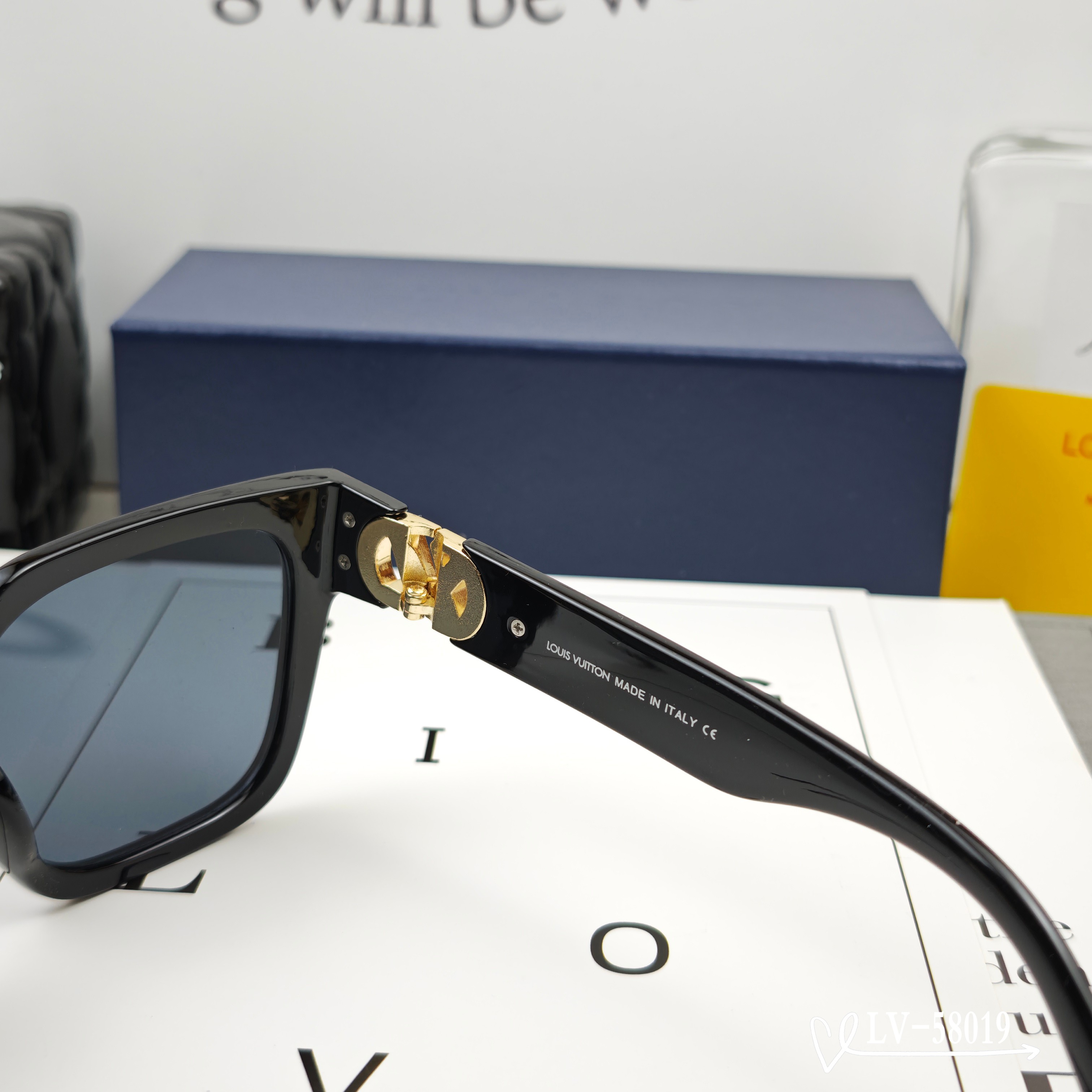  👓.【路易威登-LV】
         🕶.【宝丽来树脂镜片】
         ⭐️.【TR镜架