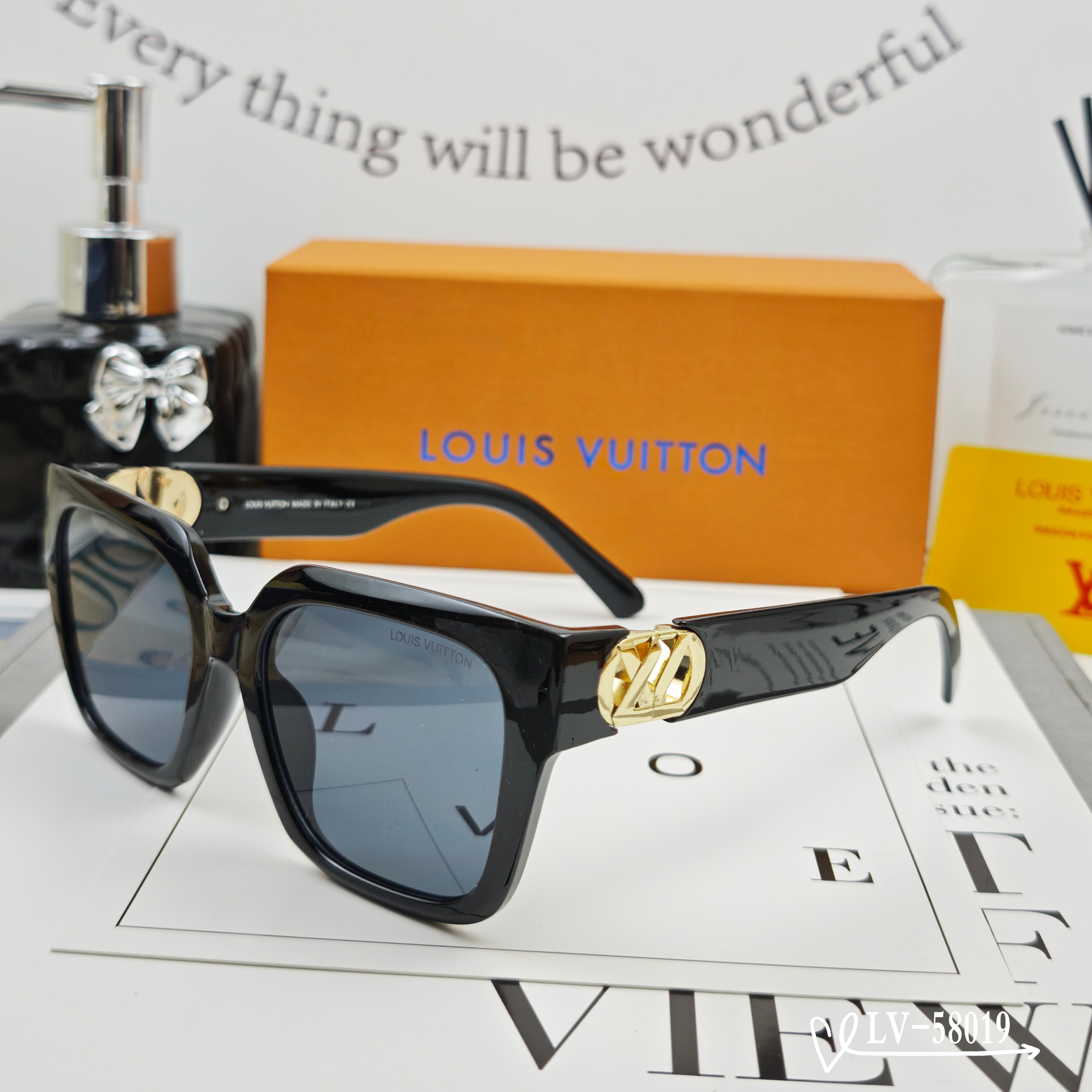   👓.【路易威登-LV】
         🕶.【宝丽来树脂镜片】
         ⭐️.【TR镜架