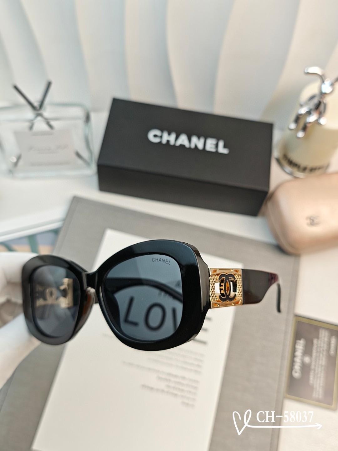   👓.【法国香奈儿-CHANEL】
         🕶.【宝丽来树脂高清镜片】
         ⭐
