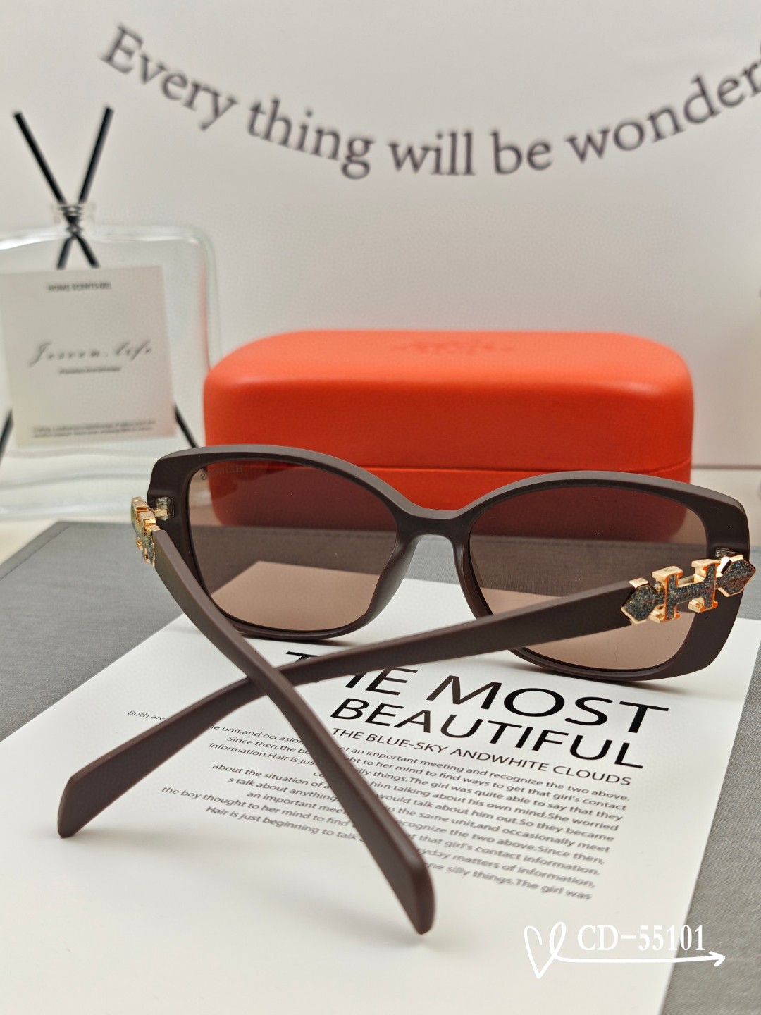    👓.【爱马仕-HERMES】
         🕶.【宝丽来树脂偏光镜片】
         ⭐️