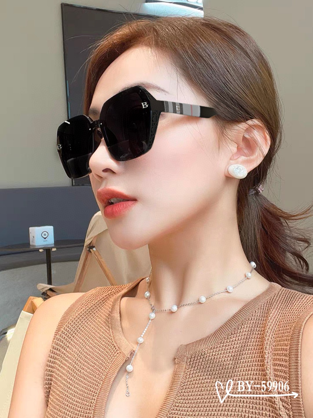 NO:248716,.【Burberry-Burberry】 .【Polaroid resin polarized lens】 .【TR frame is light and comfortable to wear】 .【size61-15-150】 .【The new sunglasses are the same as stars, which reduce the burden of strong light, block harmful light and prevent radiation. It is essential for clothes when traveling and traveling, and you can also use it when driving!  Original quality - simple without losing luxury, bringing you insight into the true meaning of fashion and entering the world of fashion!  Model59906♀】Glasses, sunglasses, glasses, burberry, burberry19860909.【Burberry-巴宝莉】 .【宝丽来树脂偏光镜片】 .【TR镜架轻便佩戴舒适】 .【size61-15-150】 .【新款太阳镜明星同款,减轻强光负担,遮挡有害光线防辐射,出行旅游搭配衣服必备品,开车也可以用哦！原单品质-简约而不失奢华,带您洞悉时尚真谛,踏入潮流世界！Model59906♀】眼镜墨镜太阳镜,眼镜,burberry,burberry,glasses