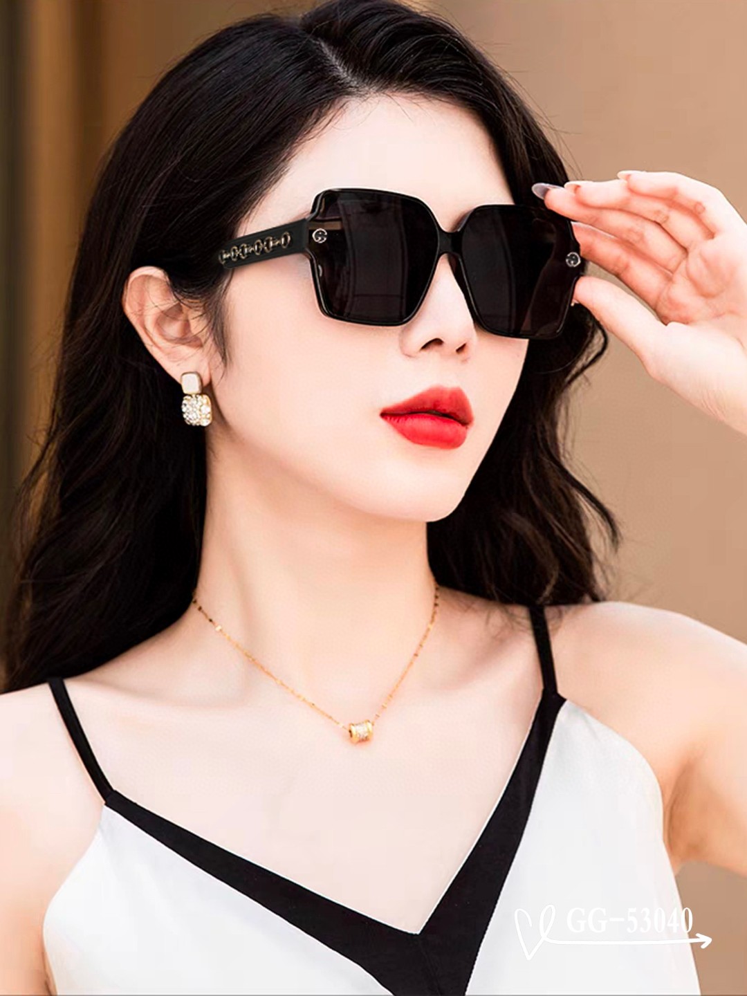 NO:248728,.【Italian Gucci-GUCCI】.【Polaroid resin high-definition lens】.【TR frame-light and comfortable to wear】.【size57-16-148,】.【New GG home sunglasses reduce the burden of strong light, block harmful light and prevent radiation, essential products for travel and matching clothes, you can also use it when driving!  Lead the new fashion concept and don't let the sun disturb your interest.Model53040♀】Glasses, sunglasses, sunglasses, glasses, gucci, gucci19860909.【意大利古奇-GUCCI】 .【宝丽来树脂高清镜片】 .【TR镜架-轻便佩戴舒适】 .【size57-16-148,】 .【新款GG家太阳镜减轻强光负担,遮挡有害光线防辐射,出行旅游搭配衣服必备品,开车也可以用哦！引领时尚新概念,不让阳光打扰你的兴致.Model53040♀】眼镜墨镜太阳镜,眼镜,gucci,gucci,glasses