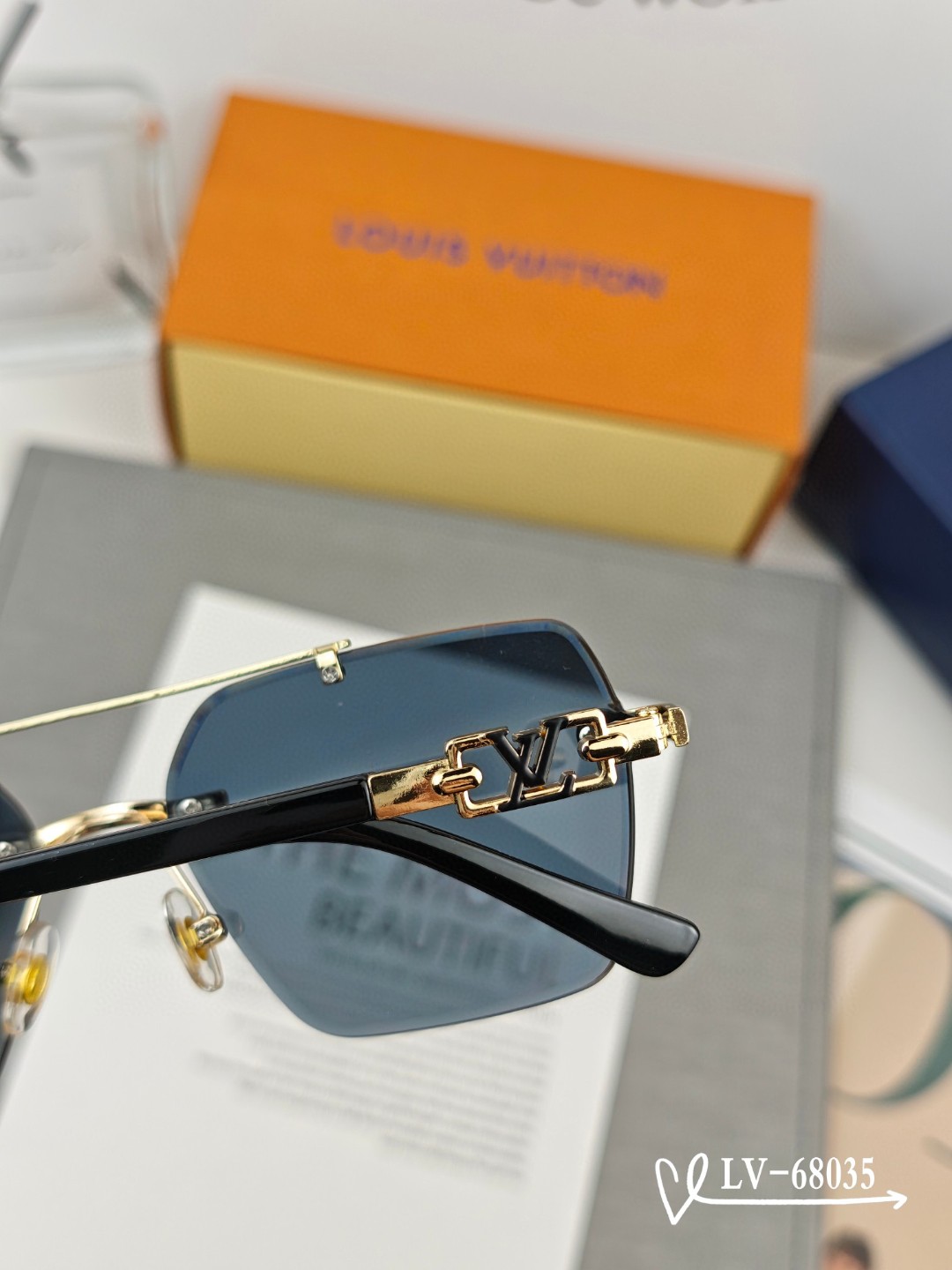    👓.【LV-路易威登】
         🕶️.【宝丽来树脂偏光镜片】
         ⭐️.【