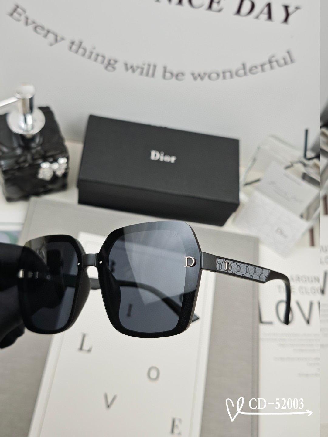    👓.【法国迪奥-DIOR】
         🕶️.【宝丽来树脂偏光镜片】
         ⭐️