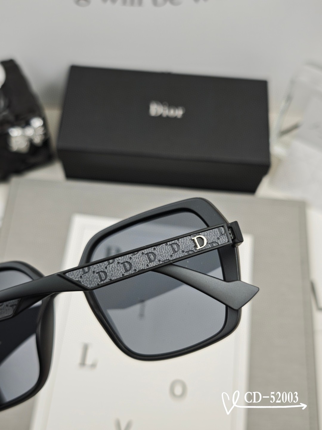    👓.【法国迪奥-DIOR】
         🕶️.【宝丽来树脂偏光镜片】
         ⭐️
