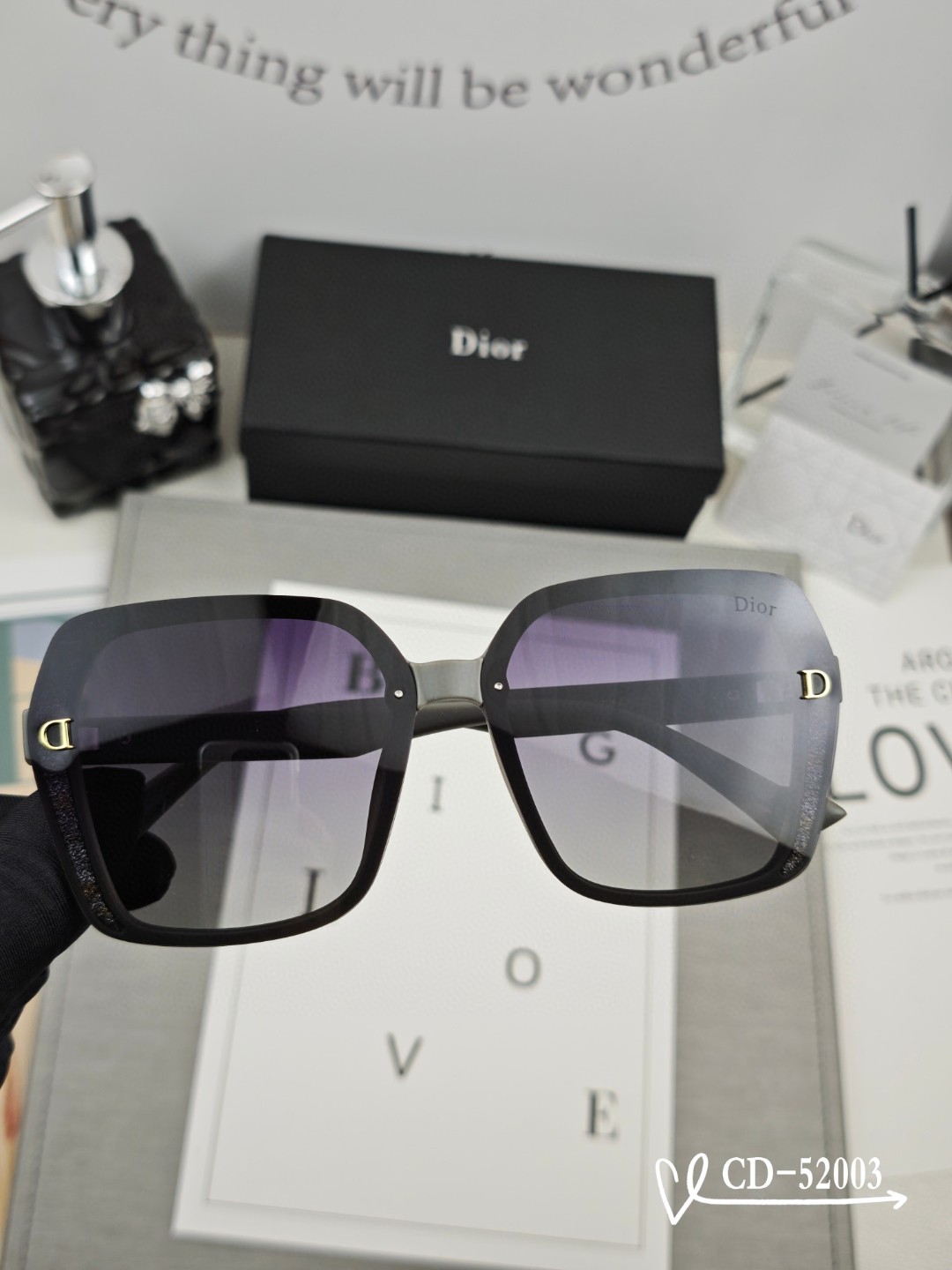    👓.【法国迪奥-DIOR】
         🕶️.【宝丽来树脂偏光镜片】
         ⭐️