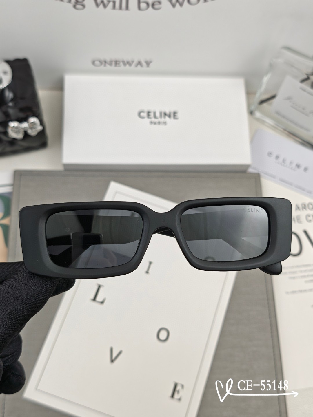   👓.【法国塞林-CELINE】
         🕶️.【宝丽来树脂偏光镜片】
         ⭐