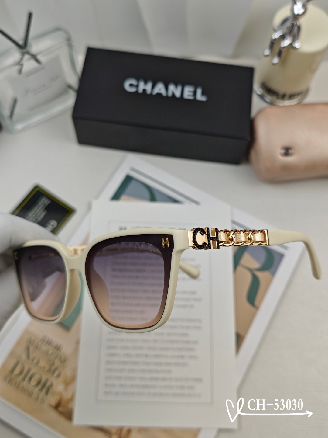   👓.【法国香奈儿-CHANEL】
         🕶.【宝丽来树脂高清镜片】
         ⭐