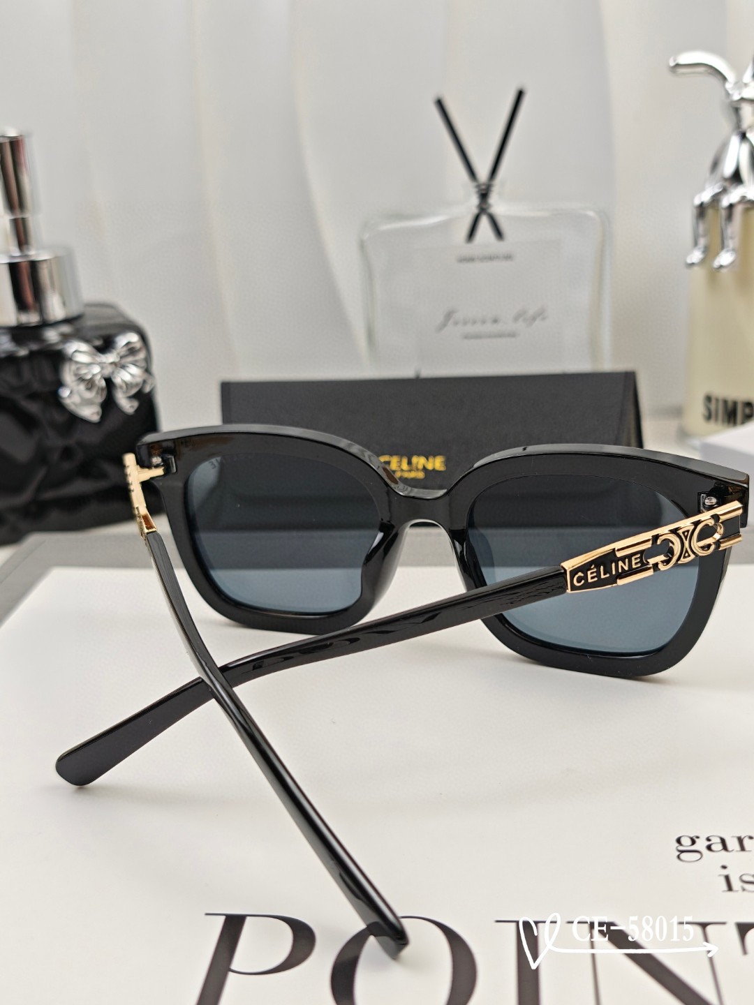    👓.【法国塞林-CELINE】
         🕶️.【宝丽来树脂偏光镜片】
         