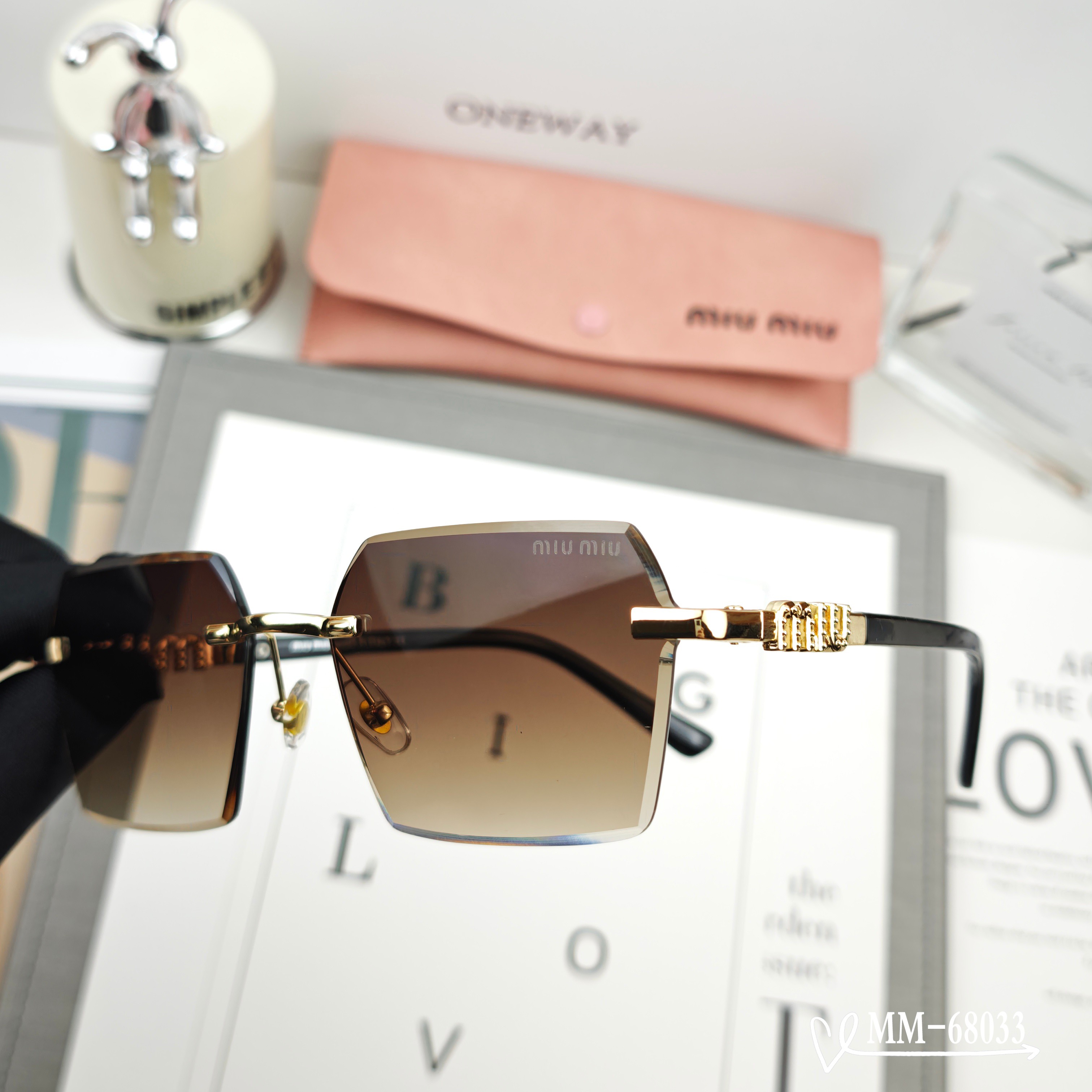   👓.【意大利谬谬-miumiu】
         🕶.【宝丽来树脂偏光镜片】
         ⭐