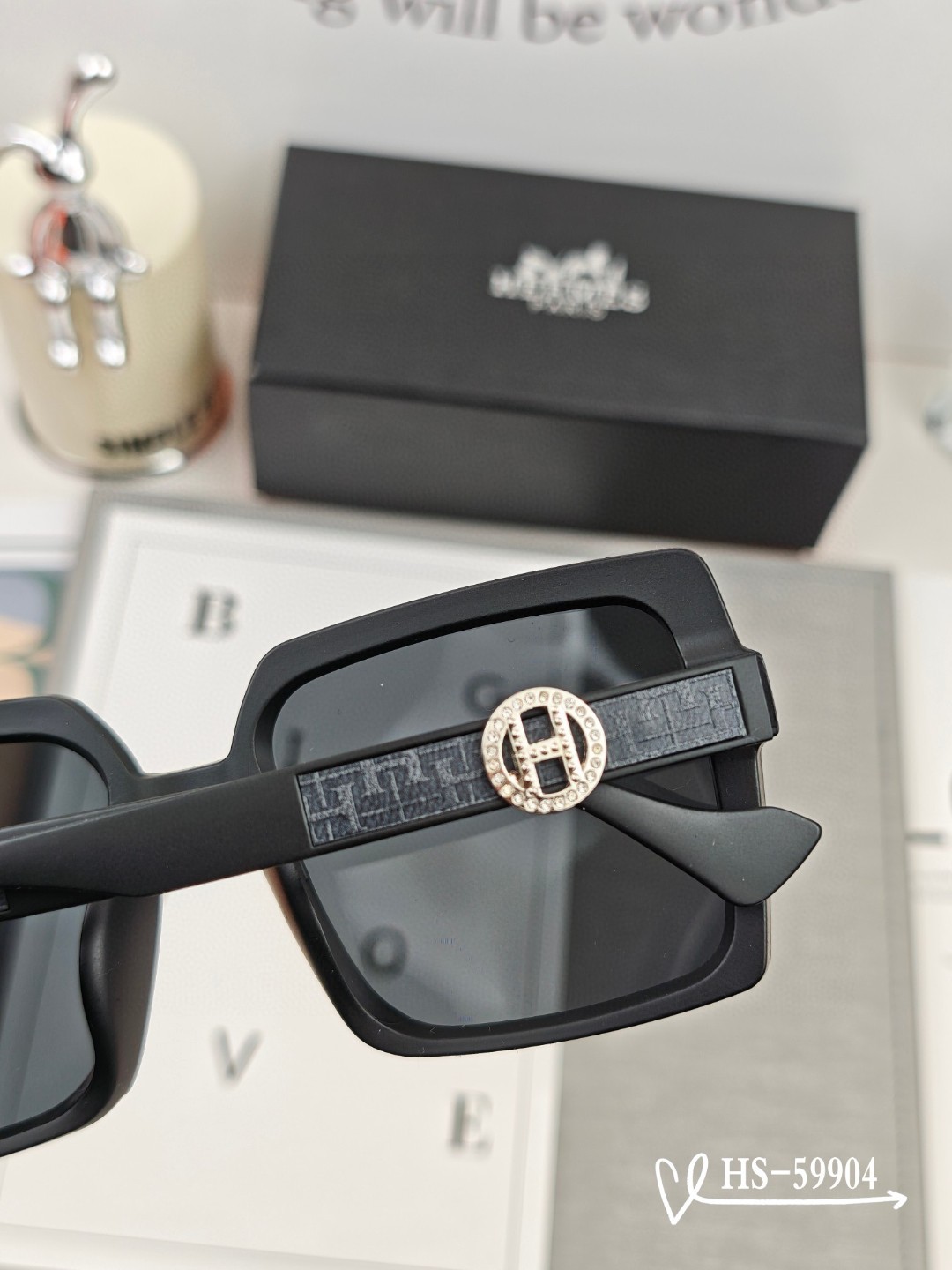    👓.【爱马仕-HERMES】
         🕶.【宝丽来树脂偏光镜片】
         ⭐️