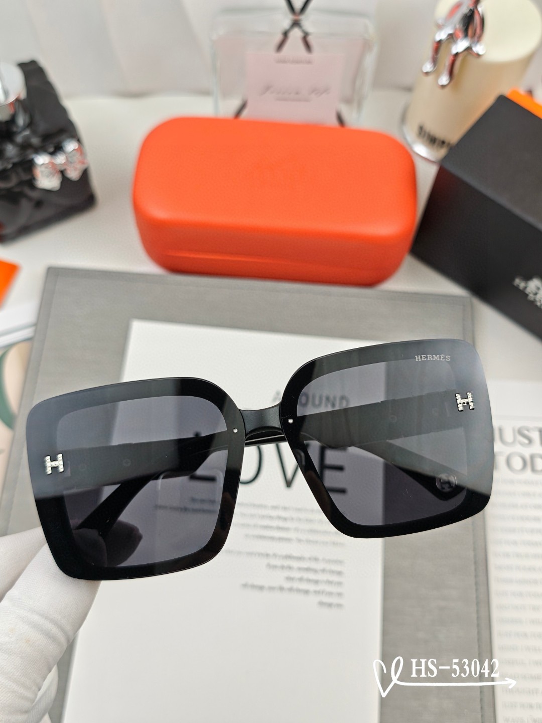    👓.【爱马仕-HERMES】
         🕶.【宝丽来树脂偏光镜片】
         ⭐️