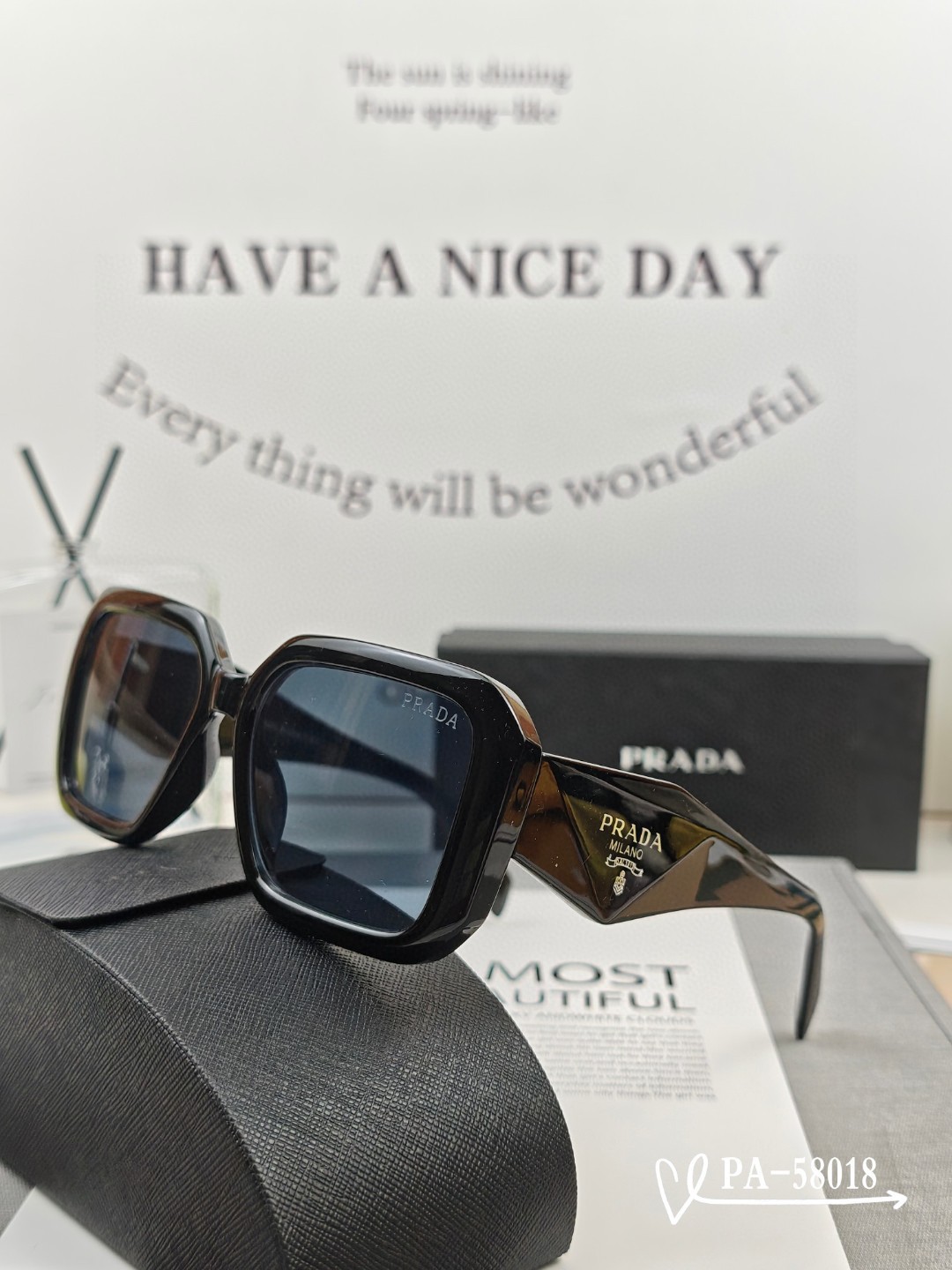   👓.【PRADA-普拉达】
         🕶.【宝丽来树脂镜片】
         ⭐️.【TR