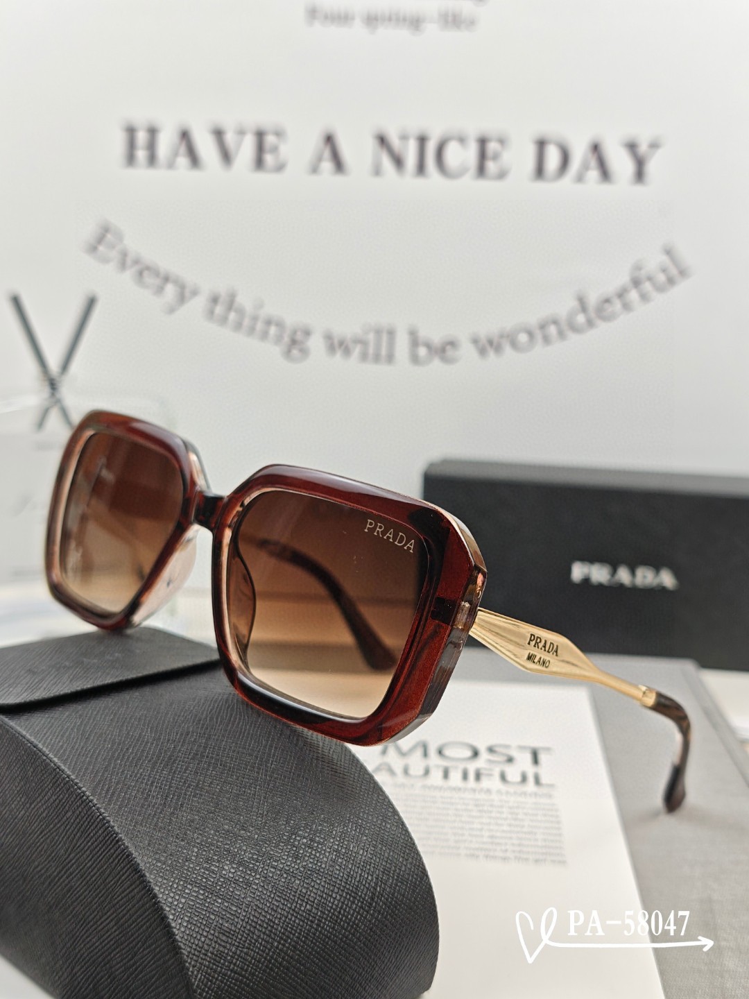   👓.【PRADA-普拉达】
         🕶.【宝丽来树脂镜片】
         ⭐️.【TR