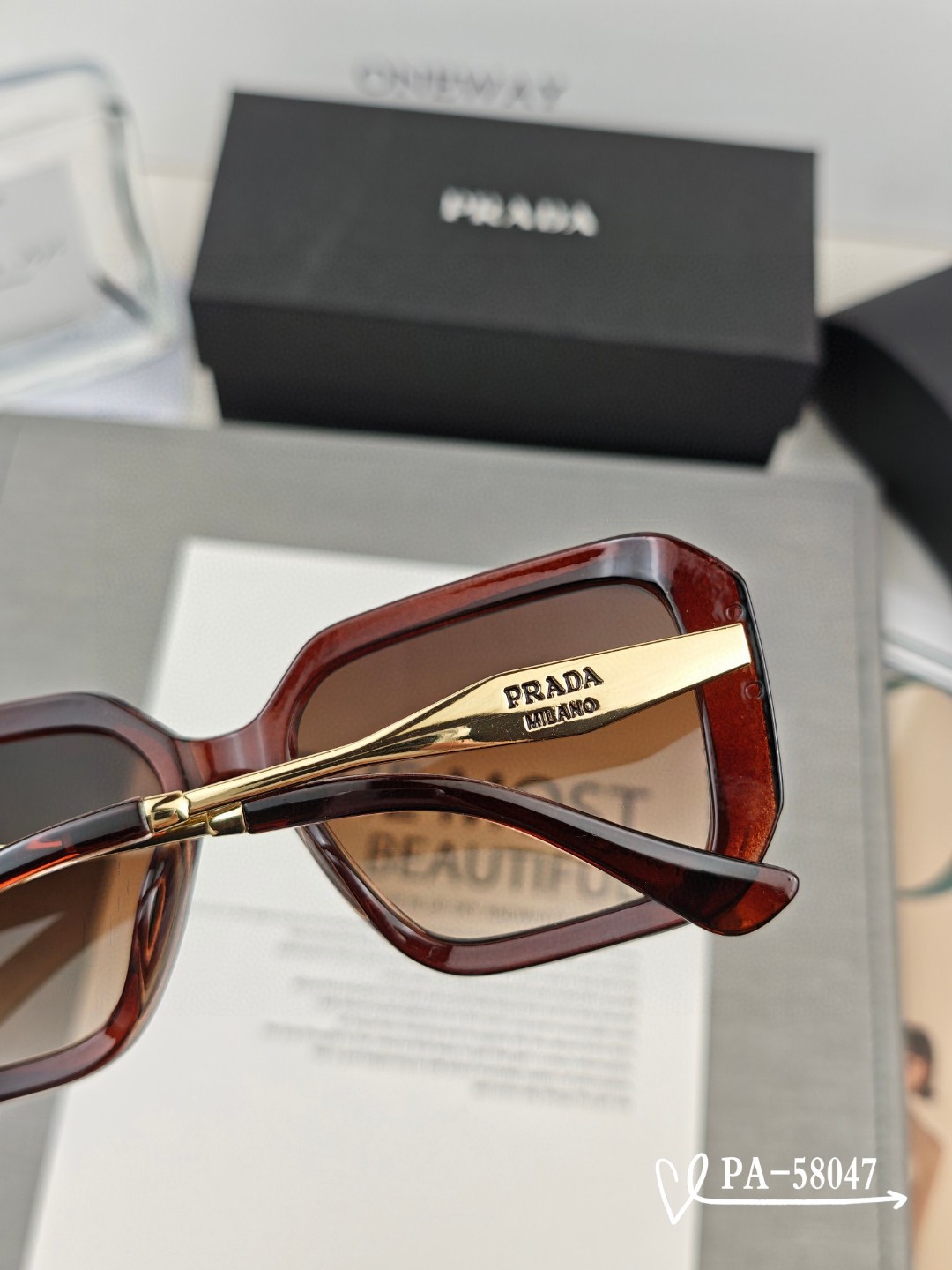   👓.【PRADA-普拉达】
         🕶.【宝丽来树脂镜片】
         ⭐️.【TR