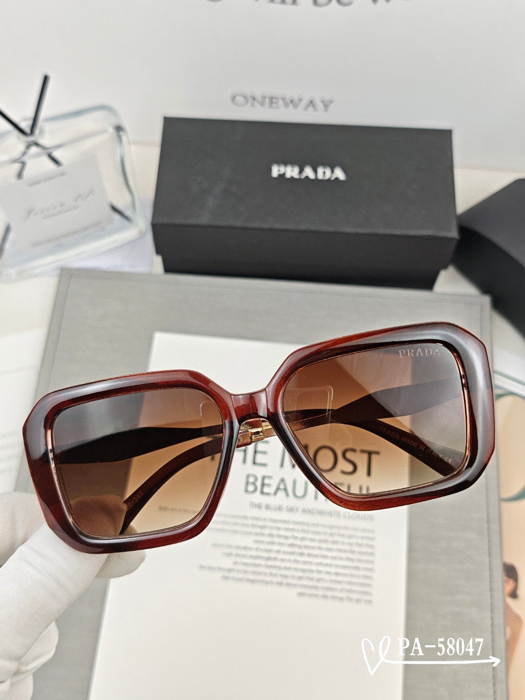   👓.【PRADA-普拉达】
         🕶.【宝丽来树脂镜片】
         ⭐️.【TR