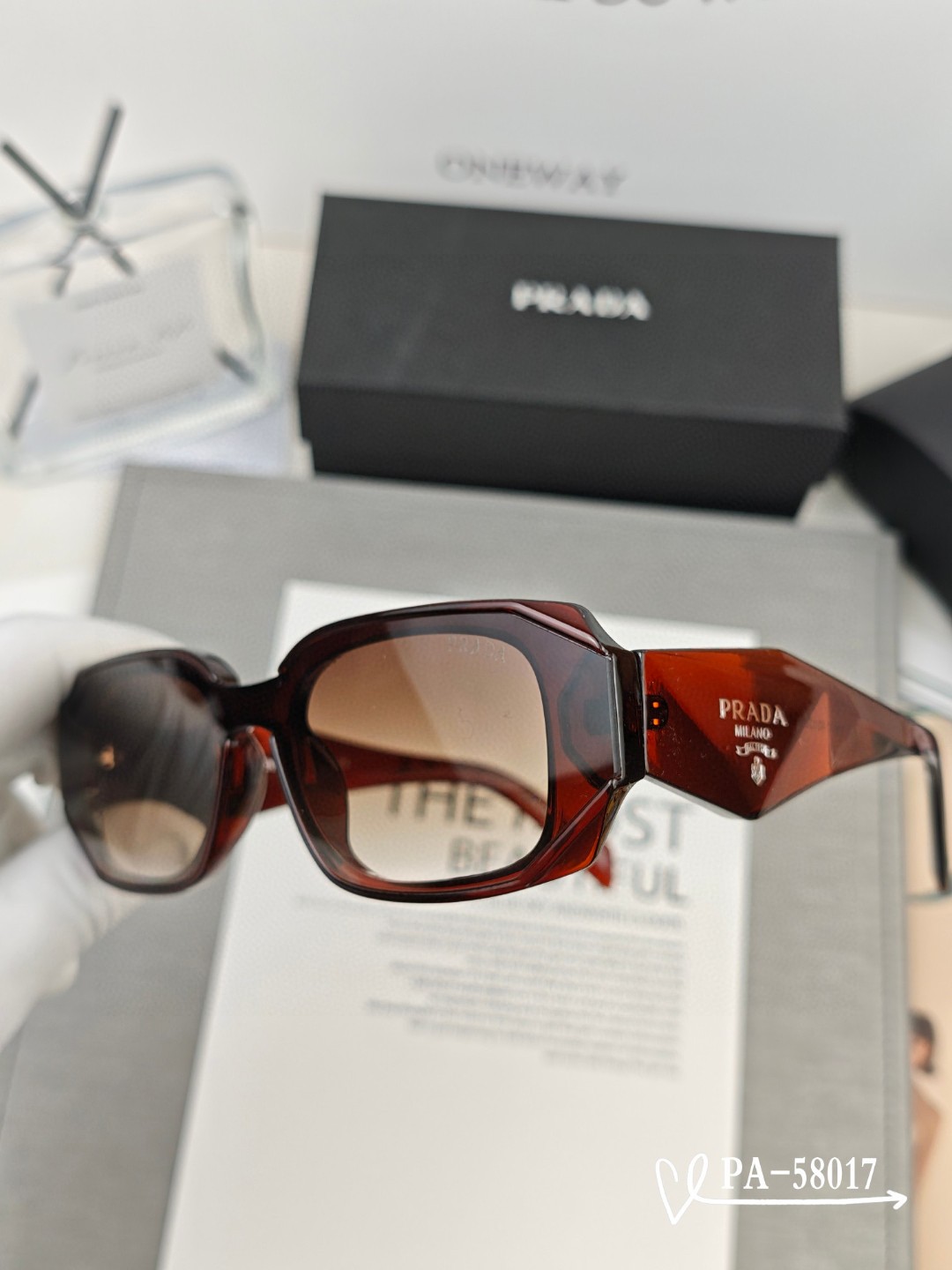   👓.【PRADA-普拉达】
         🕶.【宝丽来树脂镜片】
         ⭐️.【TR