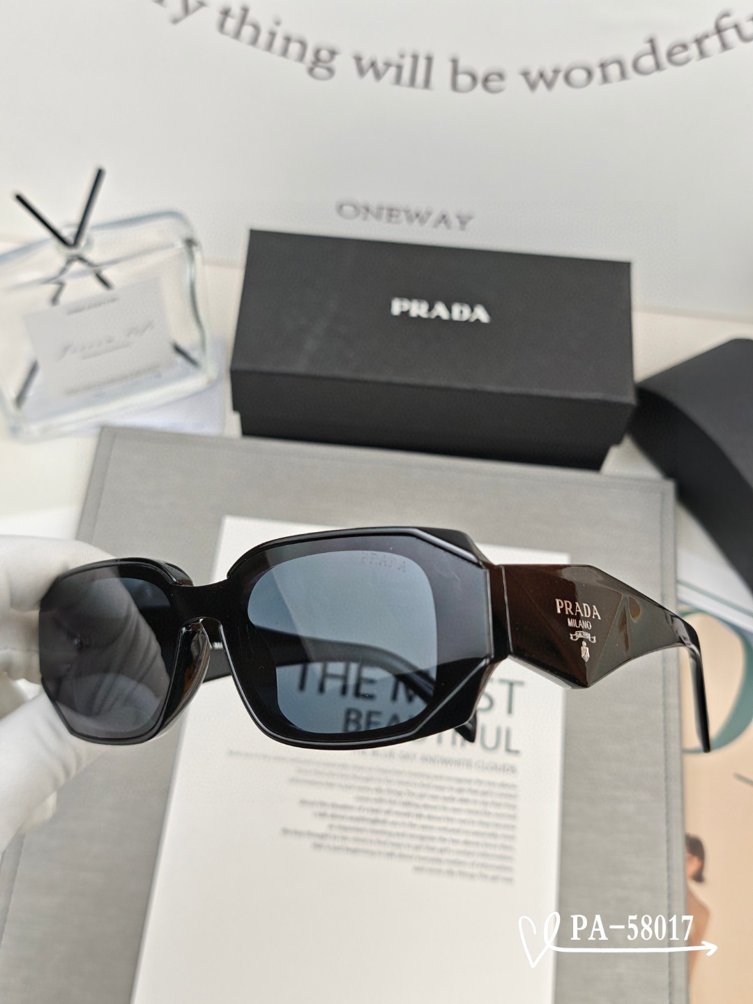   👓.【PRADA-普拉达】
         🕶.【宝丽来树脂镜片】
         ⭐️.【TR