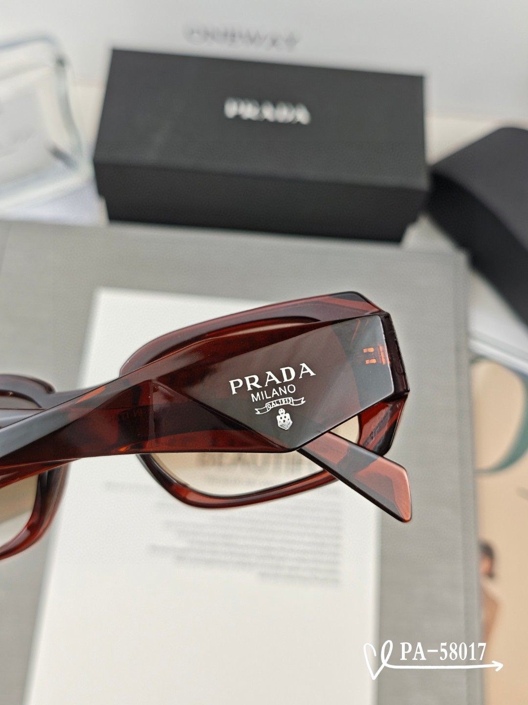   👓.【PRADA-普拉达】
         🕶.【宝丽来树脂镜片】
         ⭐️.【TR