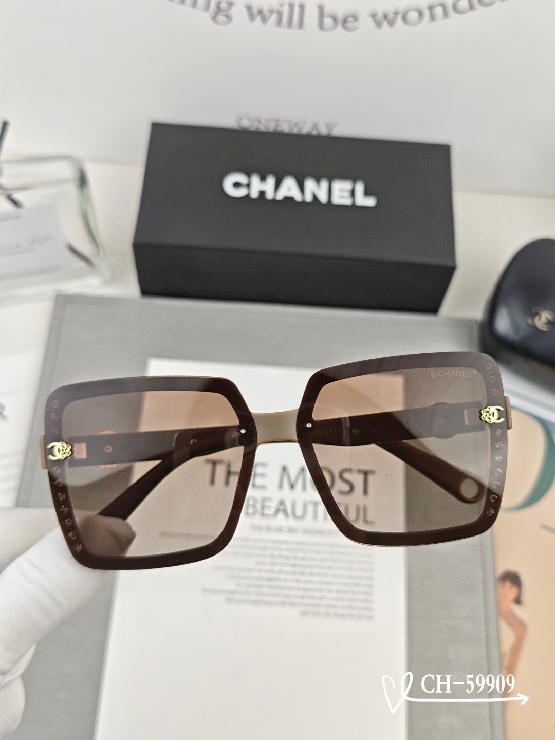   👓.【法国香奈儿-CHANEL】
         🕶.【宝丽来树脂高清镜片】
         ⭐