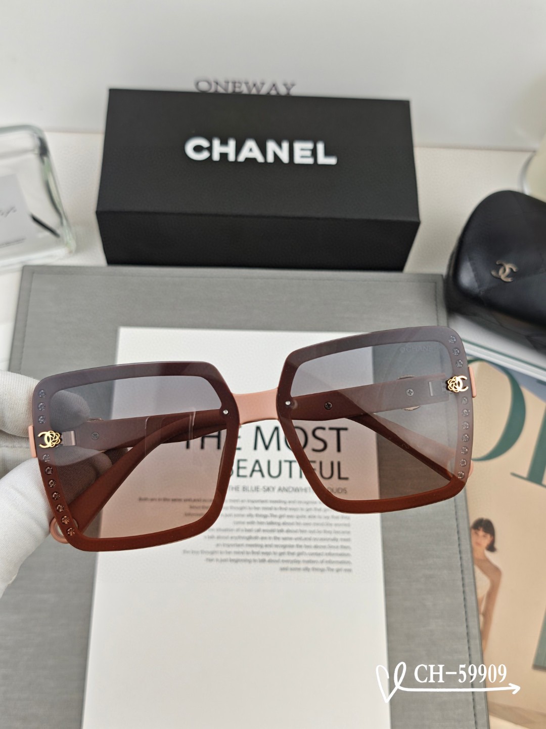   👓.【法国香奈儿-CHANEL】
         🕶.【宝丽来树脂高清镜片】
         ⭐