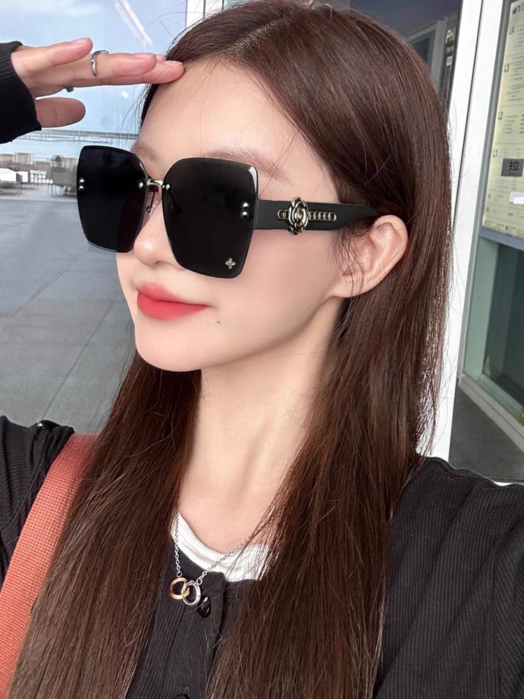 NO:252771,.【French Chanel-CHANEL】.【Polaroid resin high-definition lens】.【TR frame-light and comfortable to wear】.【size63-17-140】.【New small-scented sunglasses reduce the burden of strong light, block harmful light and prevent radiation, essential products for travel and clothes, and you can also use it when driving!  Brand philosophy - popular is fleeting, and style is forever. A must-have when going out!  Model55512♀】Glasses, sunglasses, sunglasses, glasses, chanel, chanel19860909.【法国香奈儿-CHANEL】 .【宝丽来树脂高清镜片】 .【TR镜架-轻便佩戴舒适】 .【size63-17-140】 .【新款小香太阳镜减轻强光负担,遮挡有害光线防辐射,出行旅游搭配衣服必备品,开车也可以用哦！品牌理念-流行稍纵即逝,风格永存.出门必备哦！Model55512♀】眼镜墨镜太阳镜,眼镜,chanel,chanel,glasses