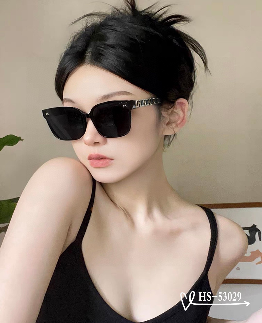 NO:252751,.【HERMES-HERMES】.【Polaroid resin polarized lens】.【TR90 frame is light and comfortable to wear】.【size59-13-147,】.【New sunglasses reduce the burden of strong light, block harmful light and prevent radiation, must-have items for travel and matching clothes, and you can also use it when driving!  Lead the new fashion concept and don’t let the sun disturb your interest. There must be a color suitable for you! Model53029♀】Glasses, sunglasses, sunglasses, glasses, hermes, hermes19860909.【爱马仕-HERMES】 .【宝丽来树脂偏光镜片】 .【TR90镜架轻便佩戴舒适】 .【size59-13-147,】 .【新款太阳镜减轻强光负担,遮挡有害光线防辐射,出行旅游搭配衣服必备品,开车也可以用哦！引领时尚新概念,不让阳光打扰你的兴致.肯定有个颜色适合你哦!Model53029♀】眼镜墨镜太阳镜,眼镜,hermes,hermes,glasses