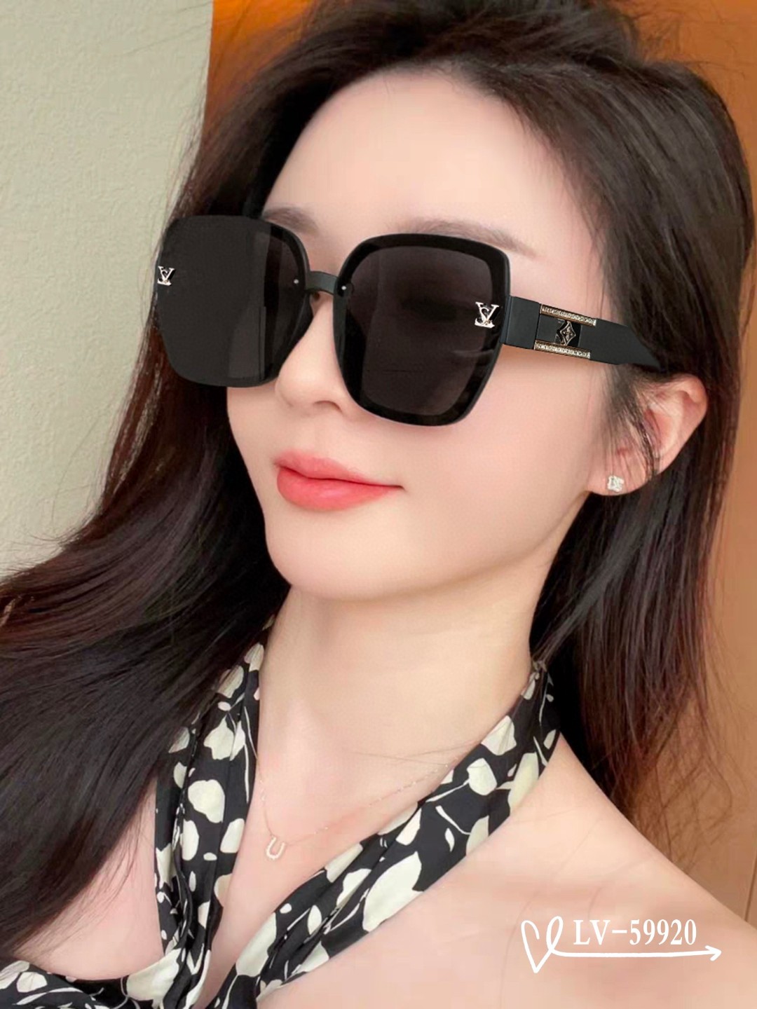 NO:252766,.【Louis Vuitton-LV】.【Polaroid resin lens】.【TR frame is light and comfortable to wear】.【size-13-145】.【New sunglasses reduce the burden of strong light, same style as celebrities, block harmful light and prevent radiation, essential products for travel and matching clothes, you can also use it when driving!  Lead the new fashion concept and don't let the sun disturb your interest. Model59920♀】Glasses, sunglasses, sunglasses, glasses, louis vuitton, louis vuitton19860909.【路易威登-LV】 .【宝丽来树脂镜片】 .【TR镜架轻便佩戴舒适】 .【size-13-145】 .【新款太阳镜减轻强光负担,明星同款,遮挡有害光线防辐射,出行旅游搭配衣服必备品,开车也可以用哦！引领时尚新概念,不让阳光打扰你的兴致.Model59920♀】眼镜墨镜太阳镜,眼镜,louis vuitton,louis vuitton,glasses