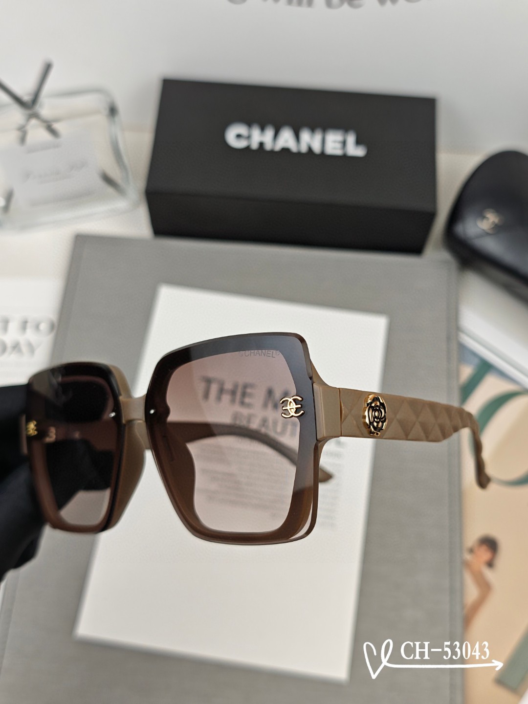   👓.【法国香奈儿-CHANEL】
         🕶.【宝丽来树脂高清镜片】
         ⭐