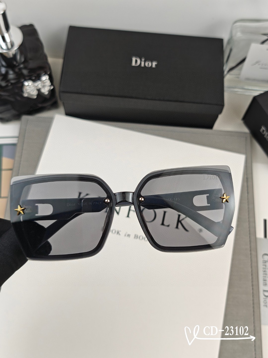    👓.【法国迪奥-DIOR】
         🕶️.【宝丽来树脂偏光镜片】
         ⭐️