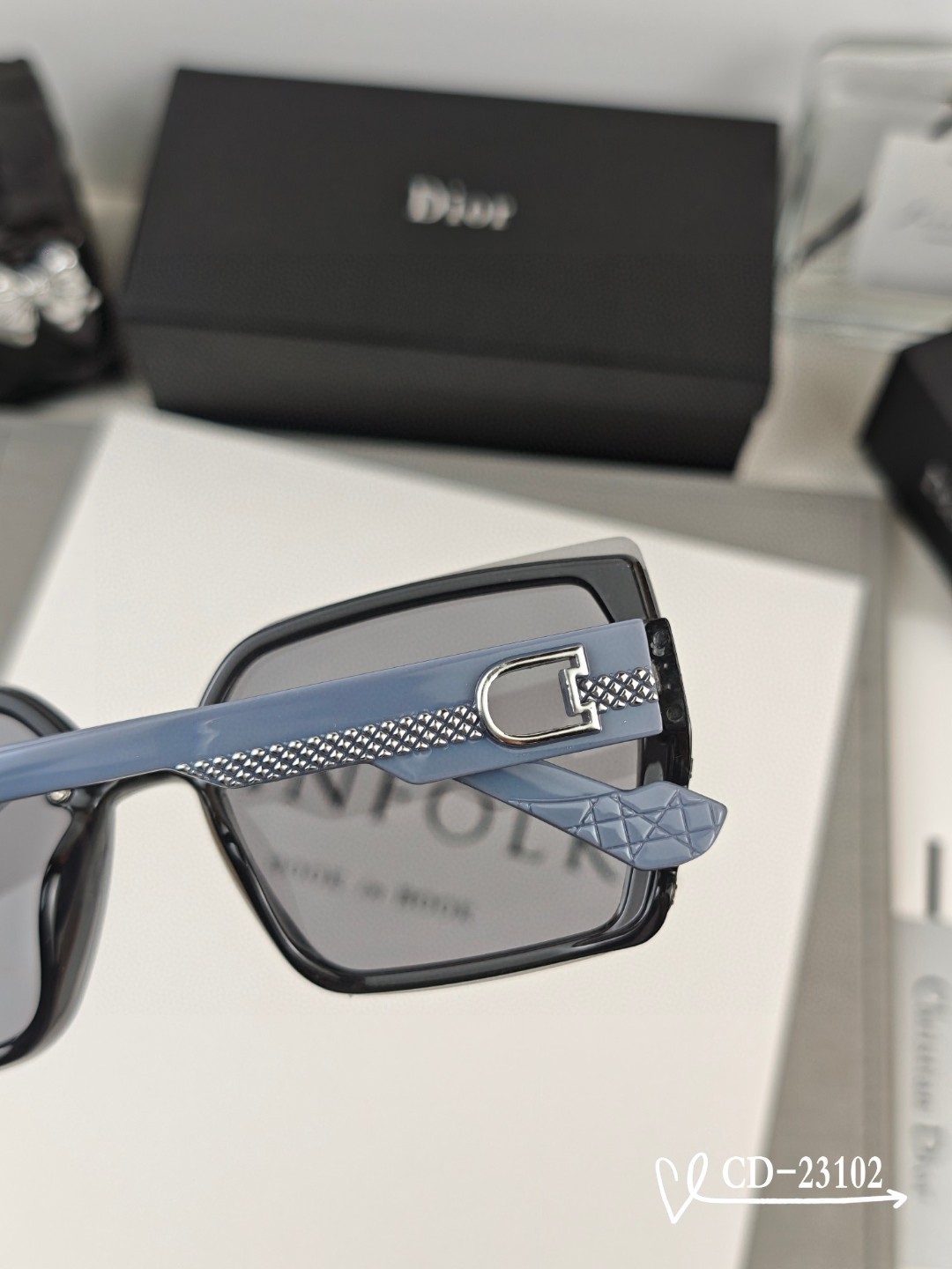    👓.【法国迪奥-DIOR】
         🕶️.【宝丽来树脂偏光镜片】
         ⭐️