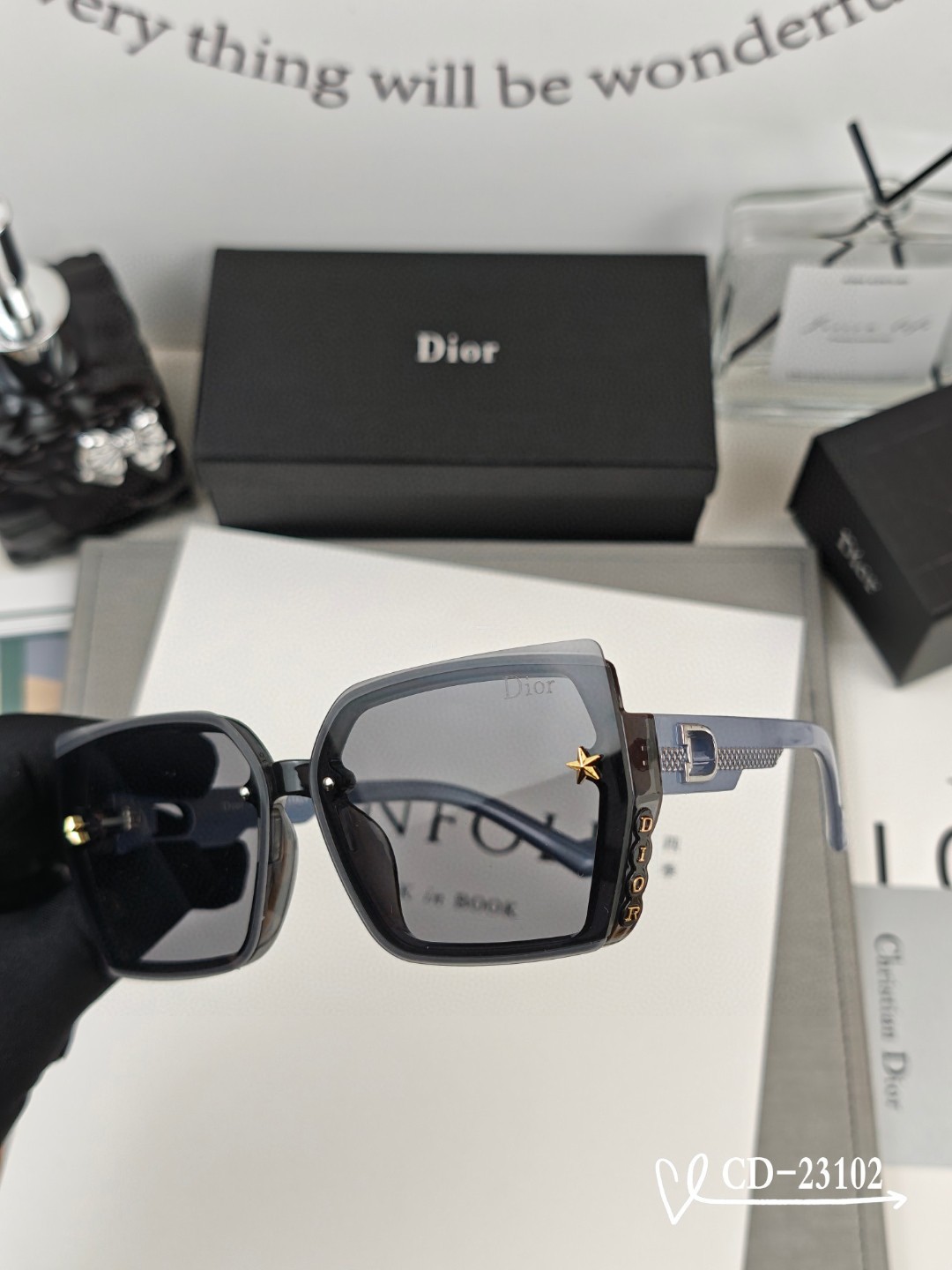    👓.【法国迪奥-DIOR】
         🕶️.【宝丽来树脂偏光镜片】
         ⭐️