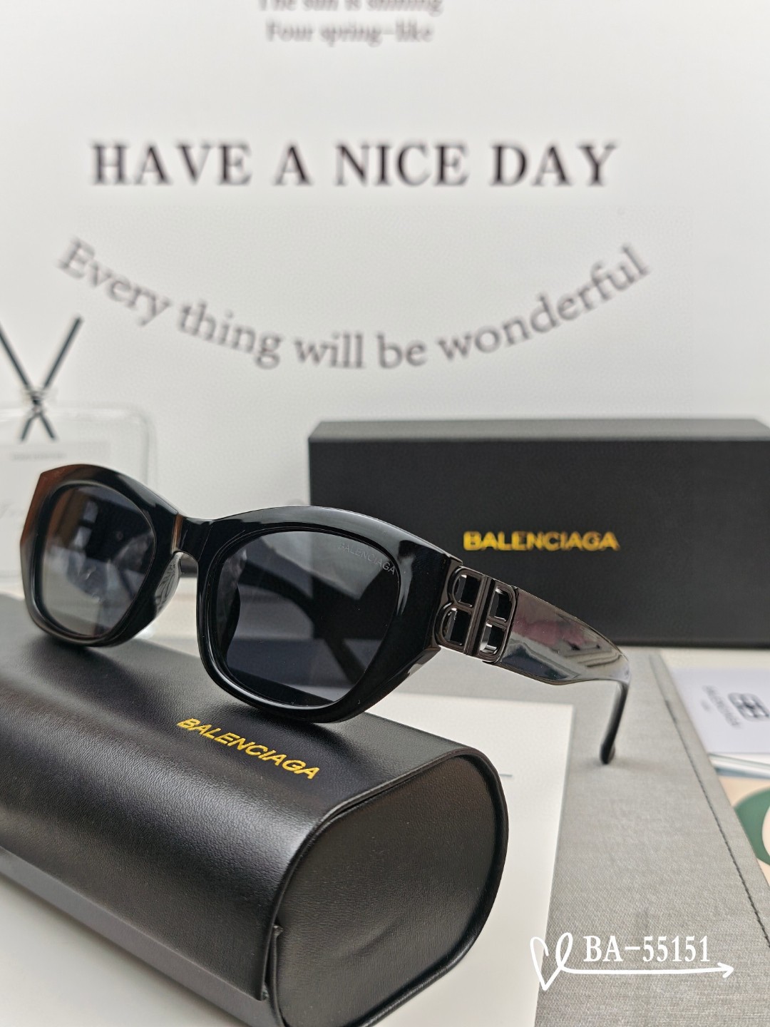   👓.【巴黎世家-Balenciaga】
         🕶.【宝丽来树脂镜片】
         