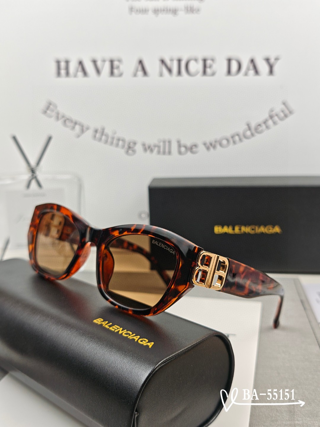   👓.【巴黎世家-Balenciaga】
         🕶.【宝丽来树脂镜片】
         