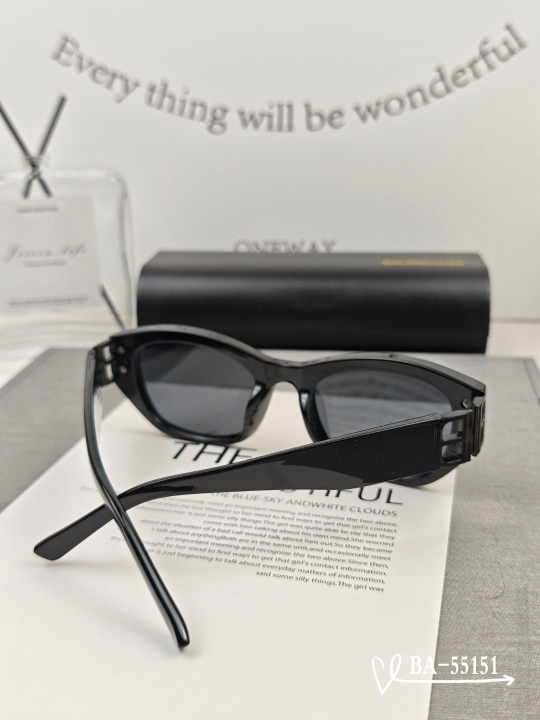  👓.【巴黎世家-Balenciaga】
         🕶.【宝丽来树脂镜片】
         
