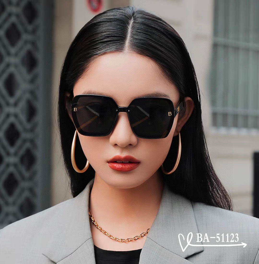   👓.【巴黎世家-Balenciaga】
         🕶.【宝丽来树脂镜片】
         