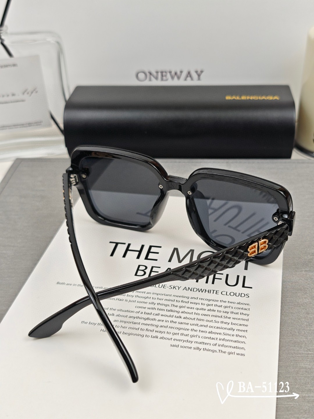   👓.【巴黎世家-Balenciaga】
         🕶.【宝丽来树脂镜片】
         